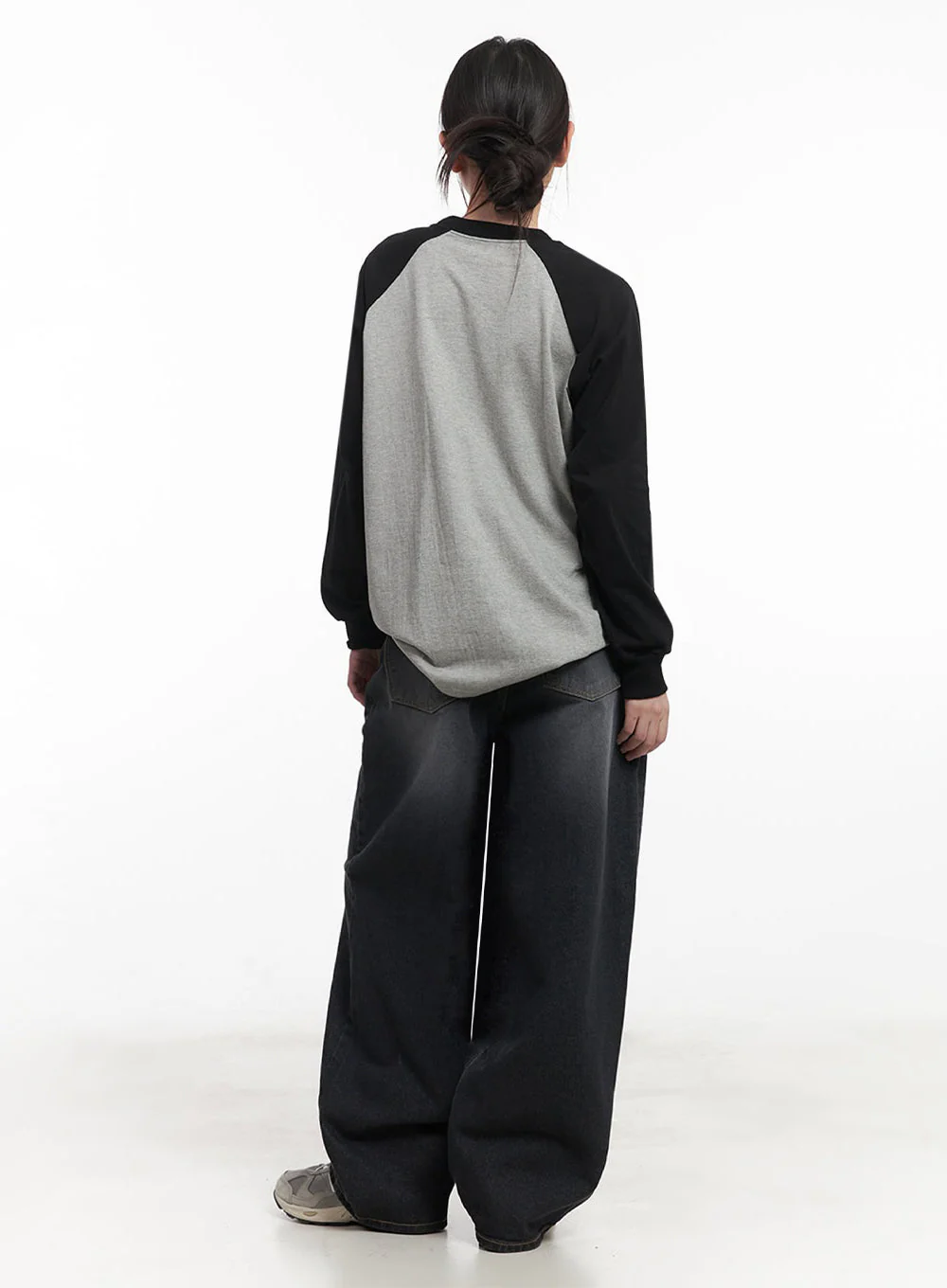 24 Graphic Long-Sleeve T-Shirt IM528 - Image 11