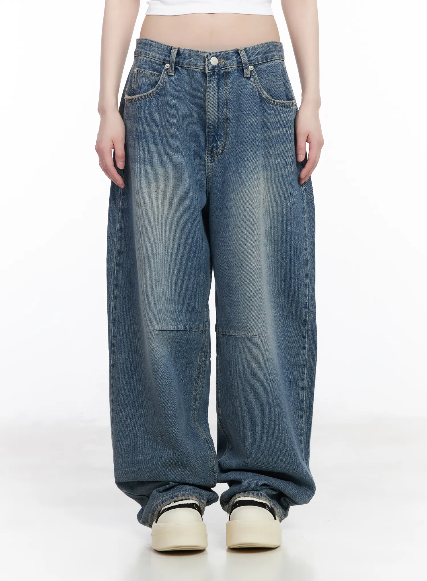 Ainslie Classic Wide-Fit Jeans CM526 - Image 10