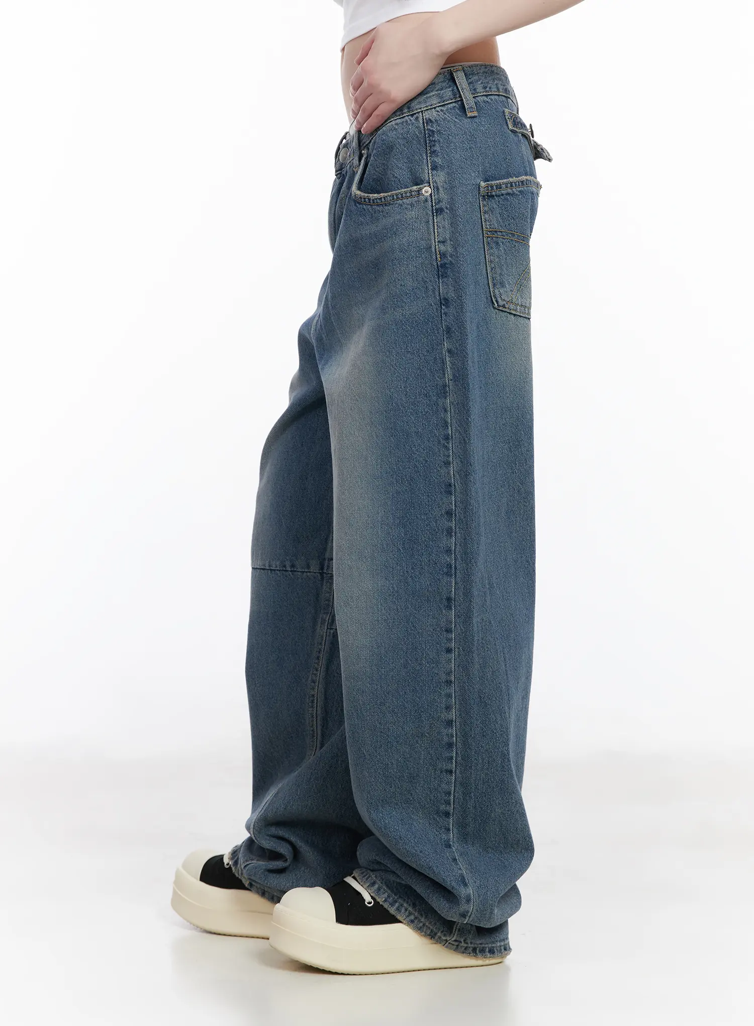 Ainslie Classic Wide-Fit Jeans CM526 - Image 4