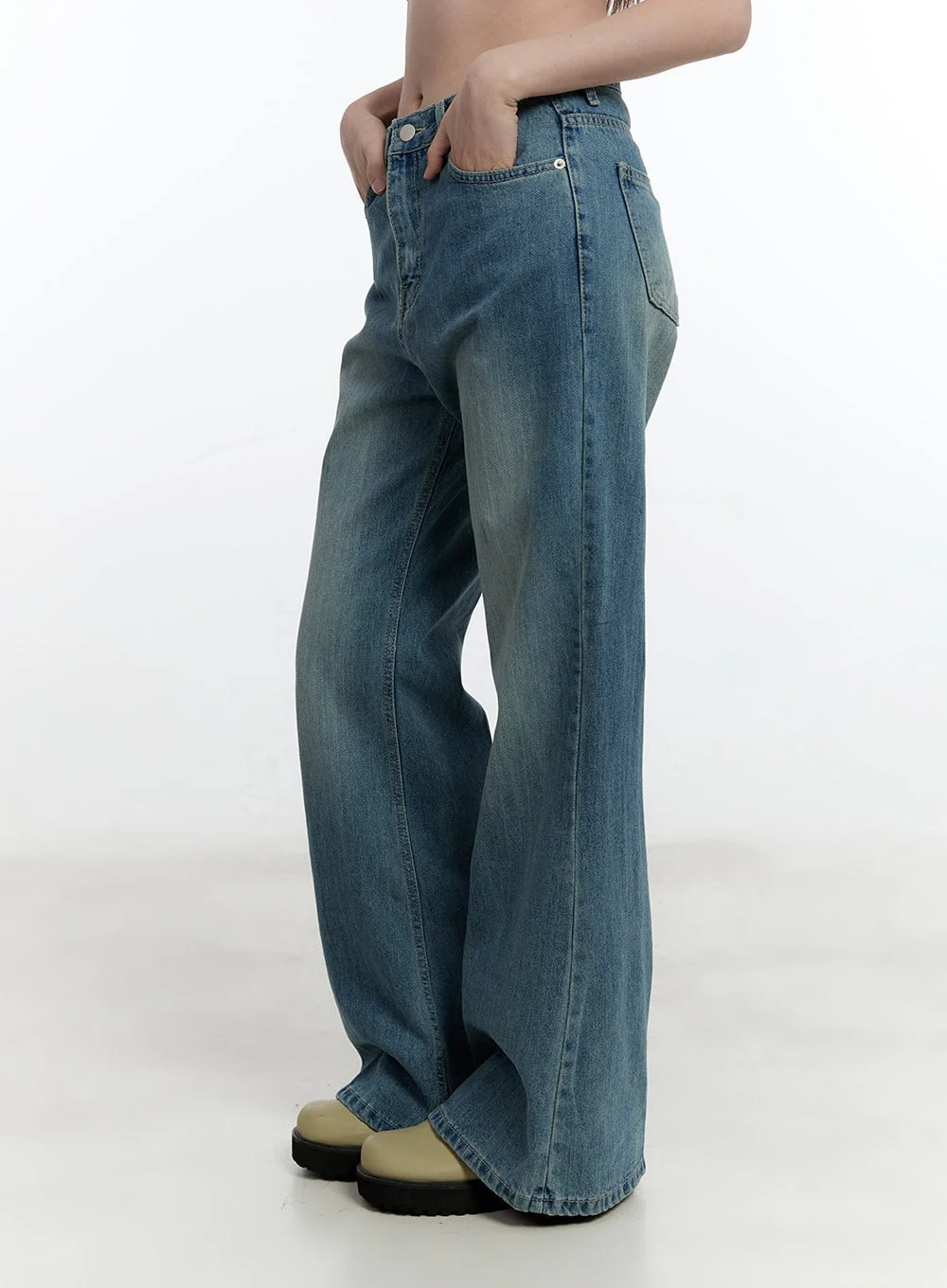 Aleks Relaxed-Fit Flared Jeans CM521 - Image 3