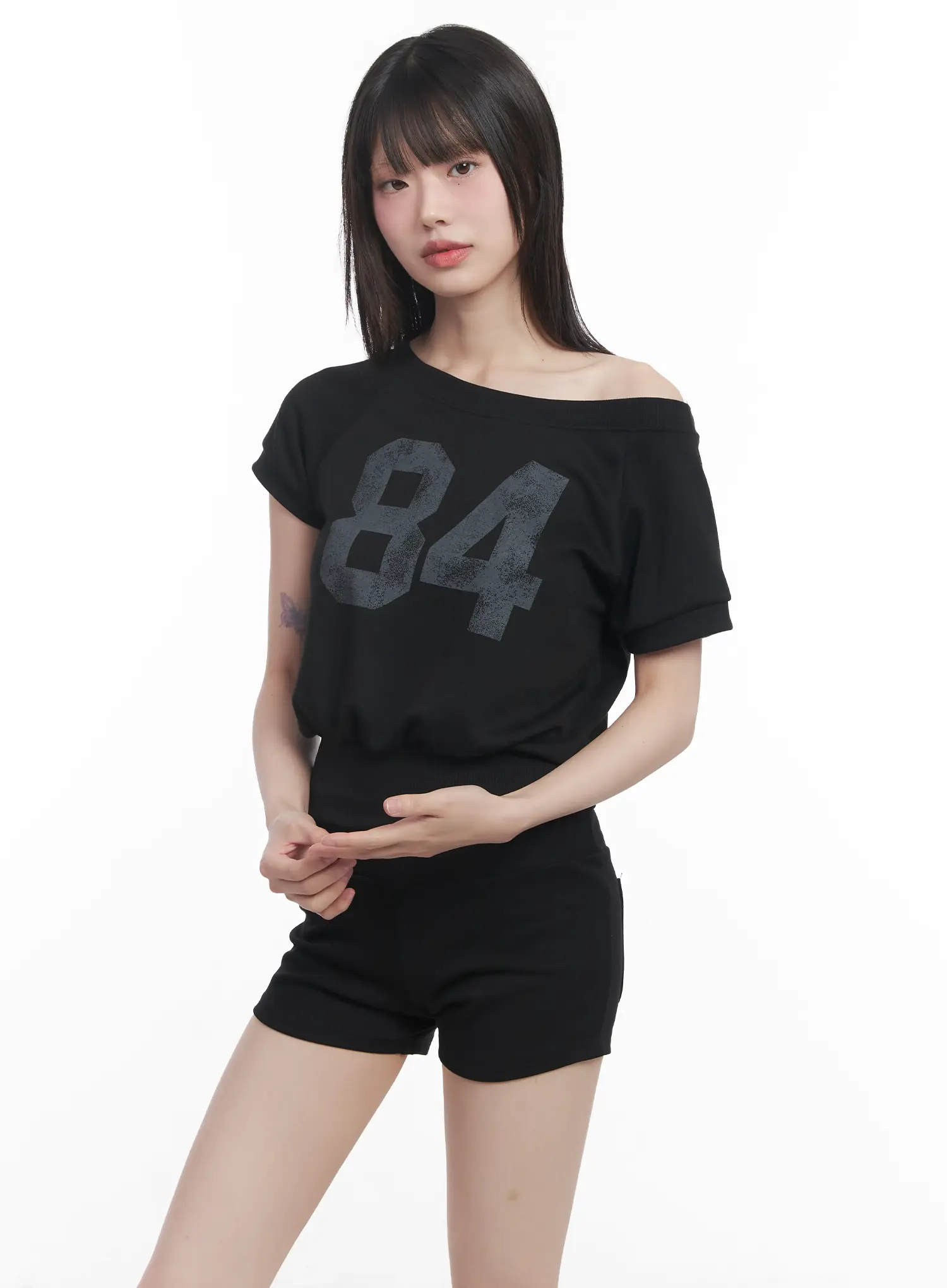 Asymmetric Graphic Relaxed-Fit Crop Top CU518 - Image 13
