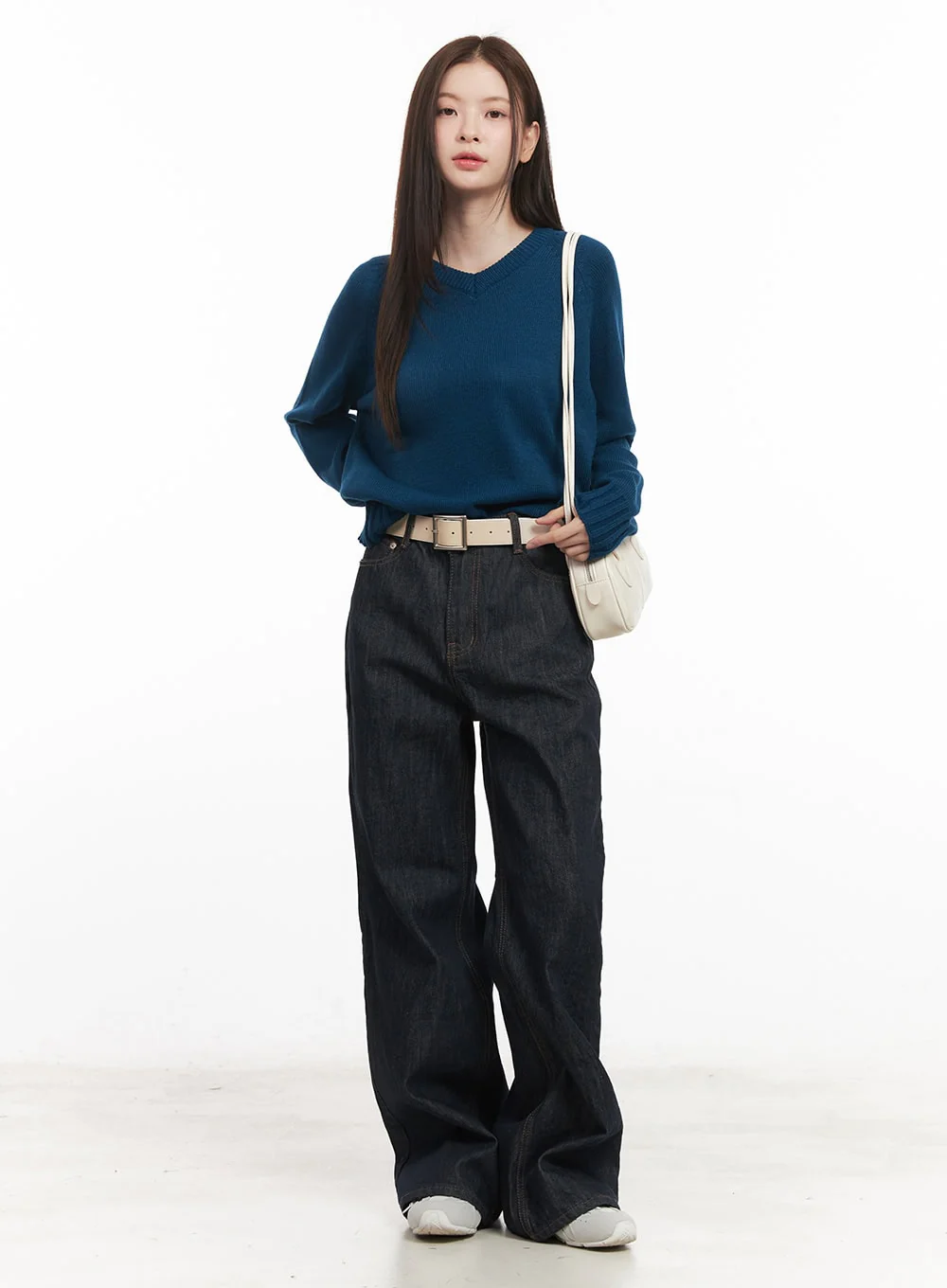 Basic Relaxed-Fit V-Neck Sweater CM512 - Image 2