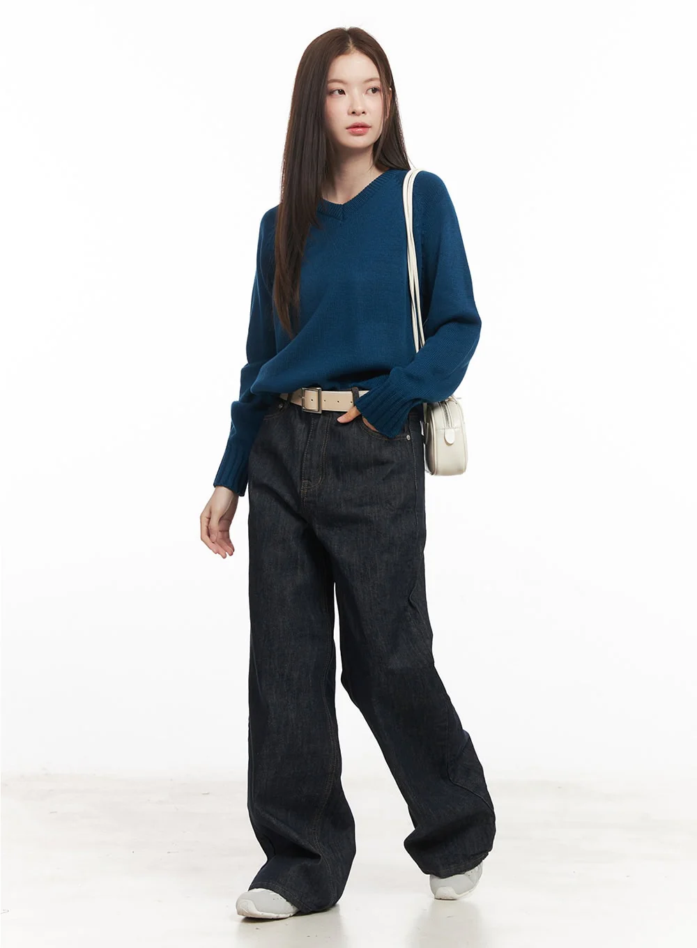 Basic Relaxed-Fit V-Neck Sweater CM512 - Image 9