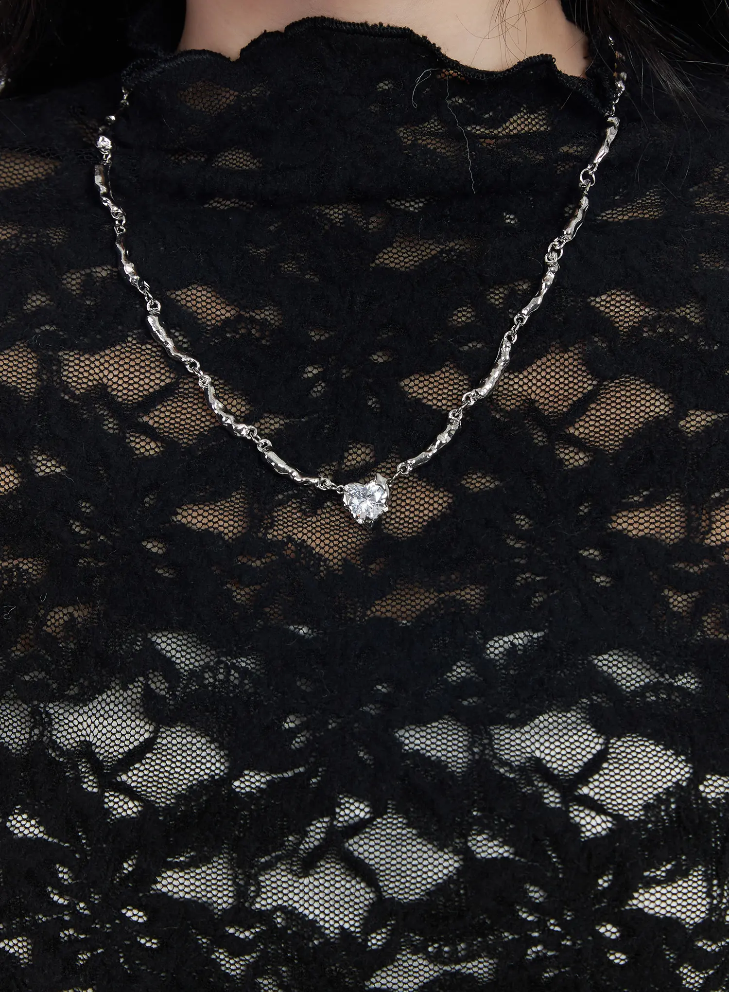 Bold Heart Necklace CJ523