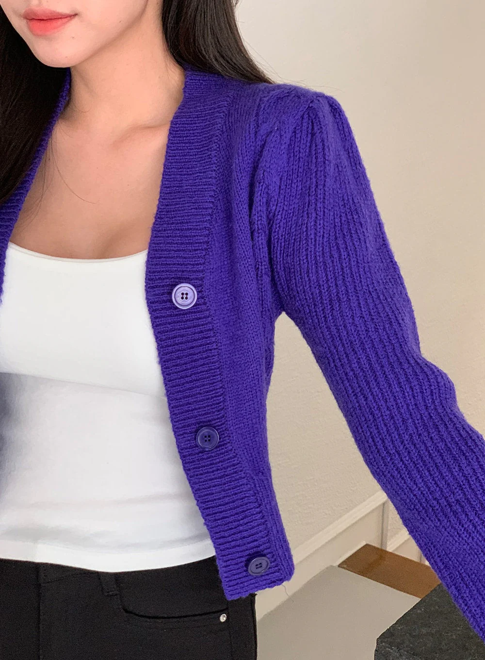 Cable Knit Cropped Cardigan J31 - Image 3