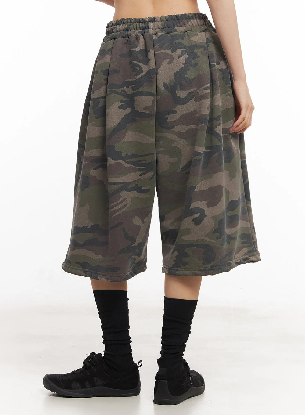 Camo Pintuck Oversize Sweatshorts IY529 - Image 10