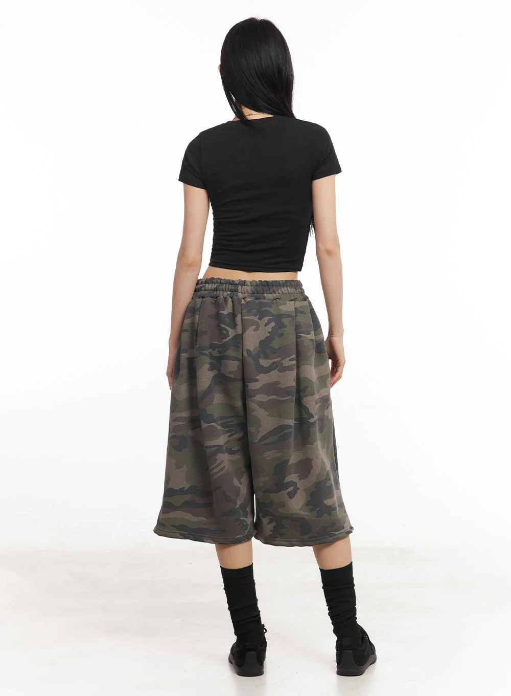 Camo Pintuck Oversize Sweatshorts IY529 - Image 11