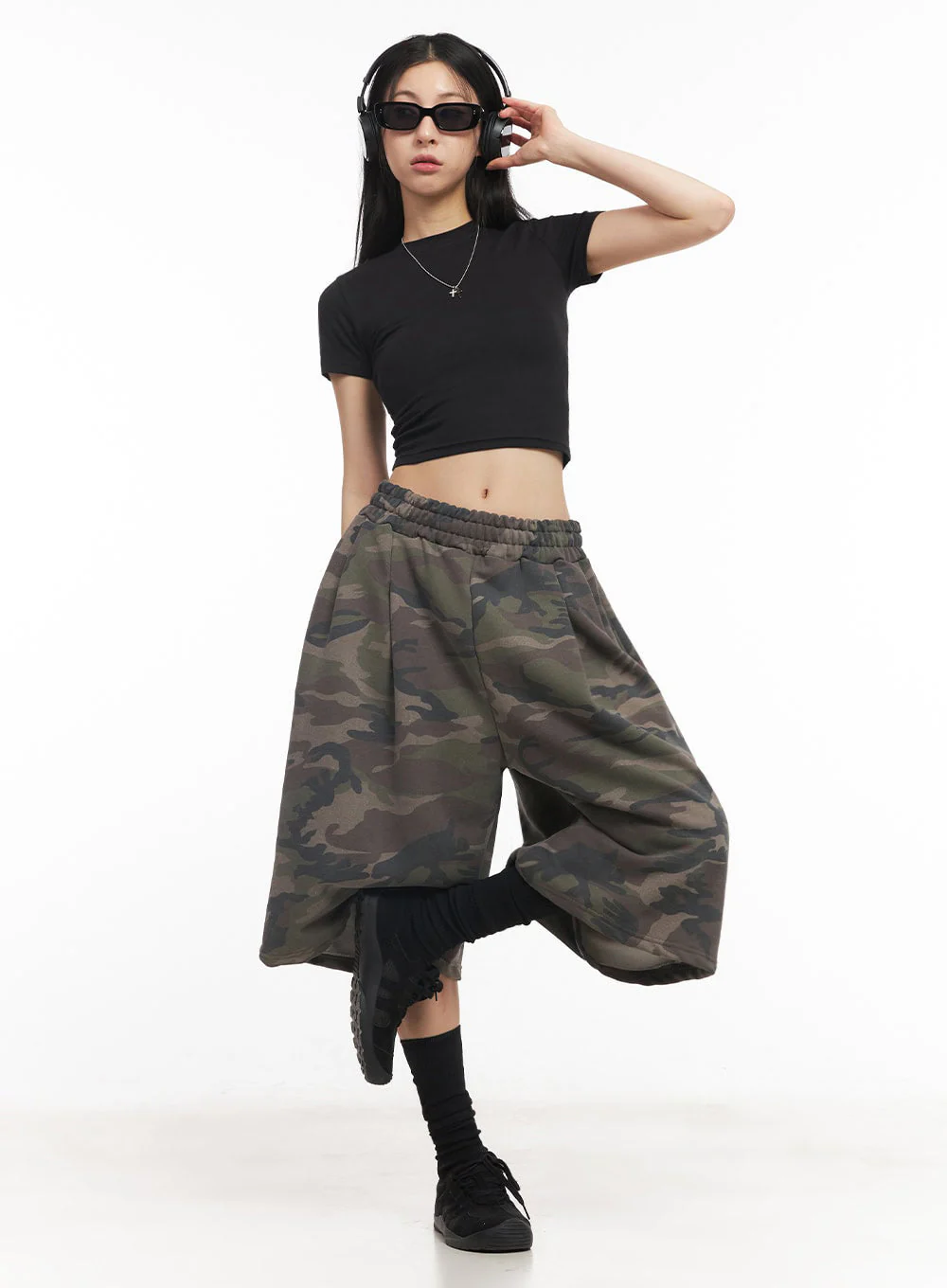 Camo Pintuck Oversize Sweatshorts IY529 - Image 12