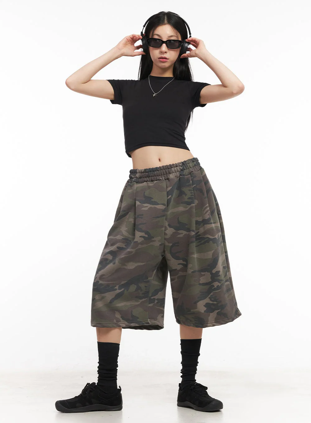 Camo Pintuck Oversize Sweatshorts IY529 - Image 2