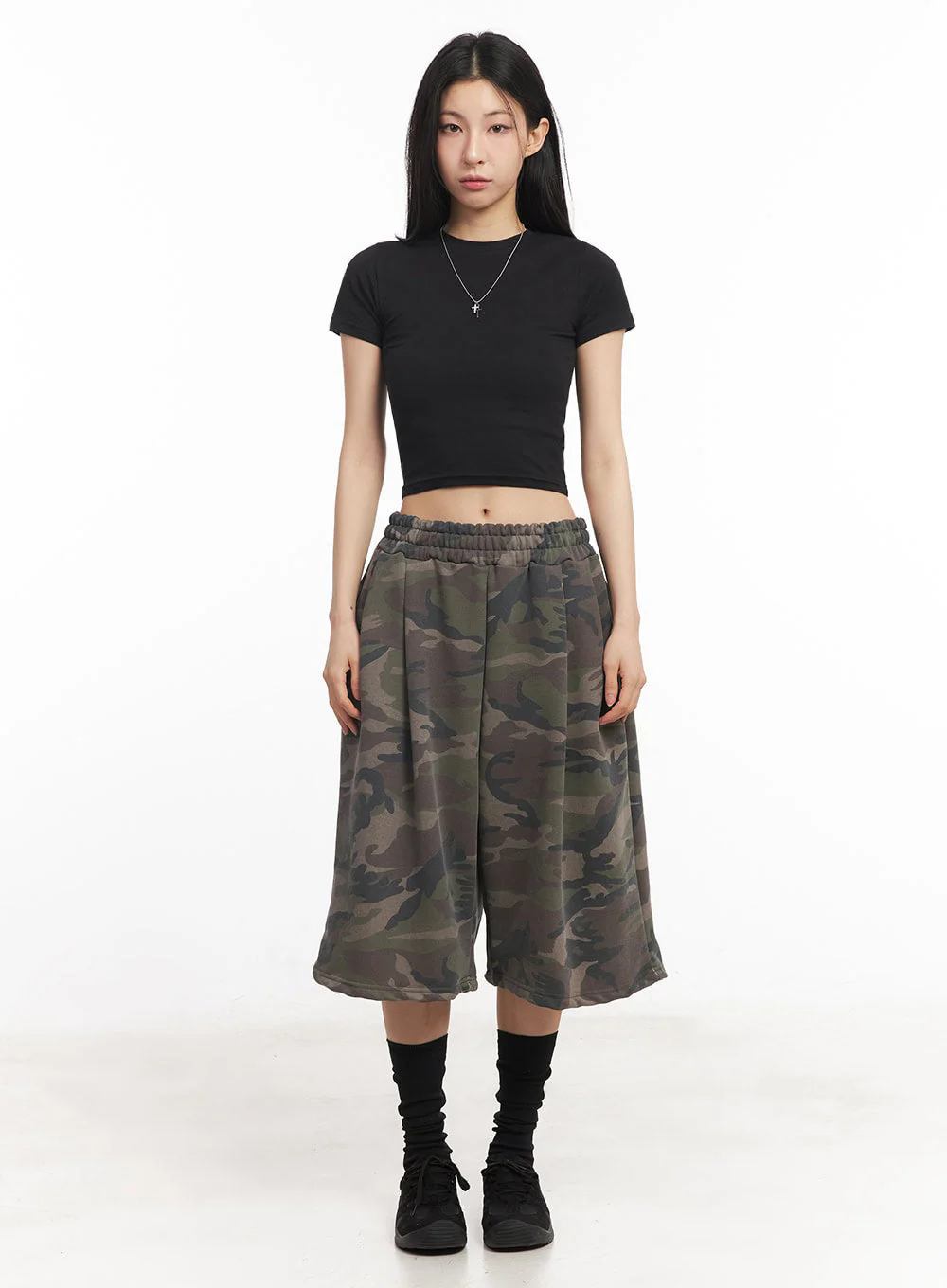 Camo Pintuck Oversize Sweatshorts IY529 - Image 4
