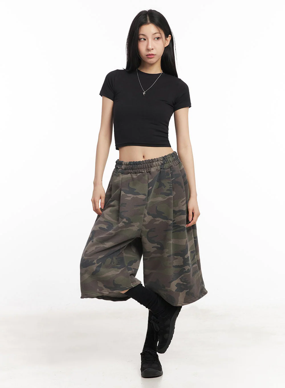 Camo Pintuck Oversize Sweatshorts IY529 - Image 8