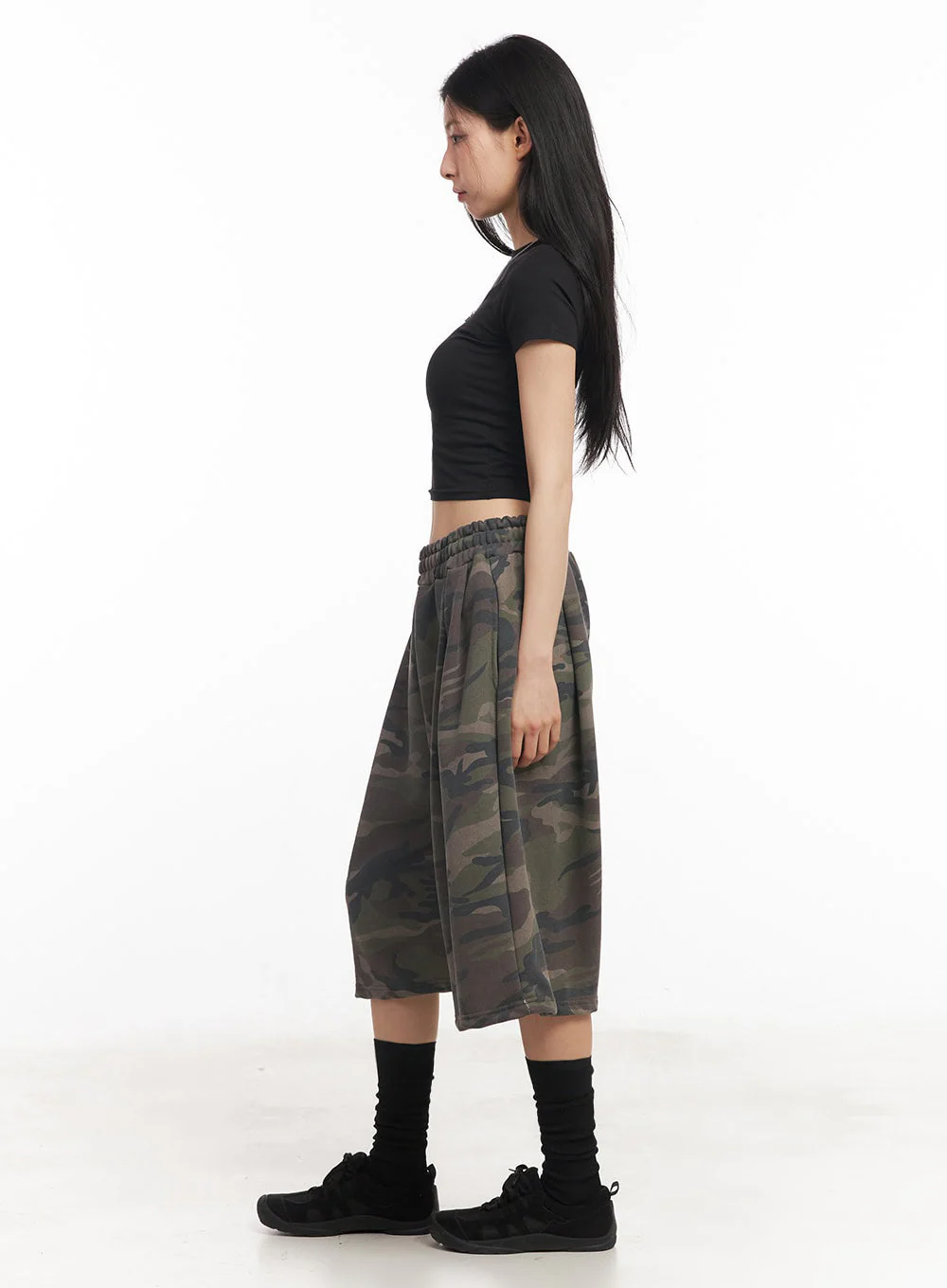 Camo Pintuck Oversize Sweatshorts IY529 - Image 9