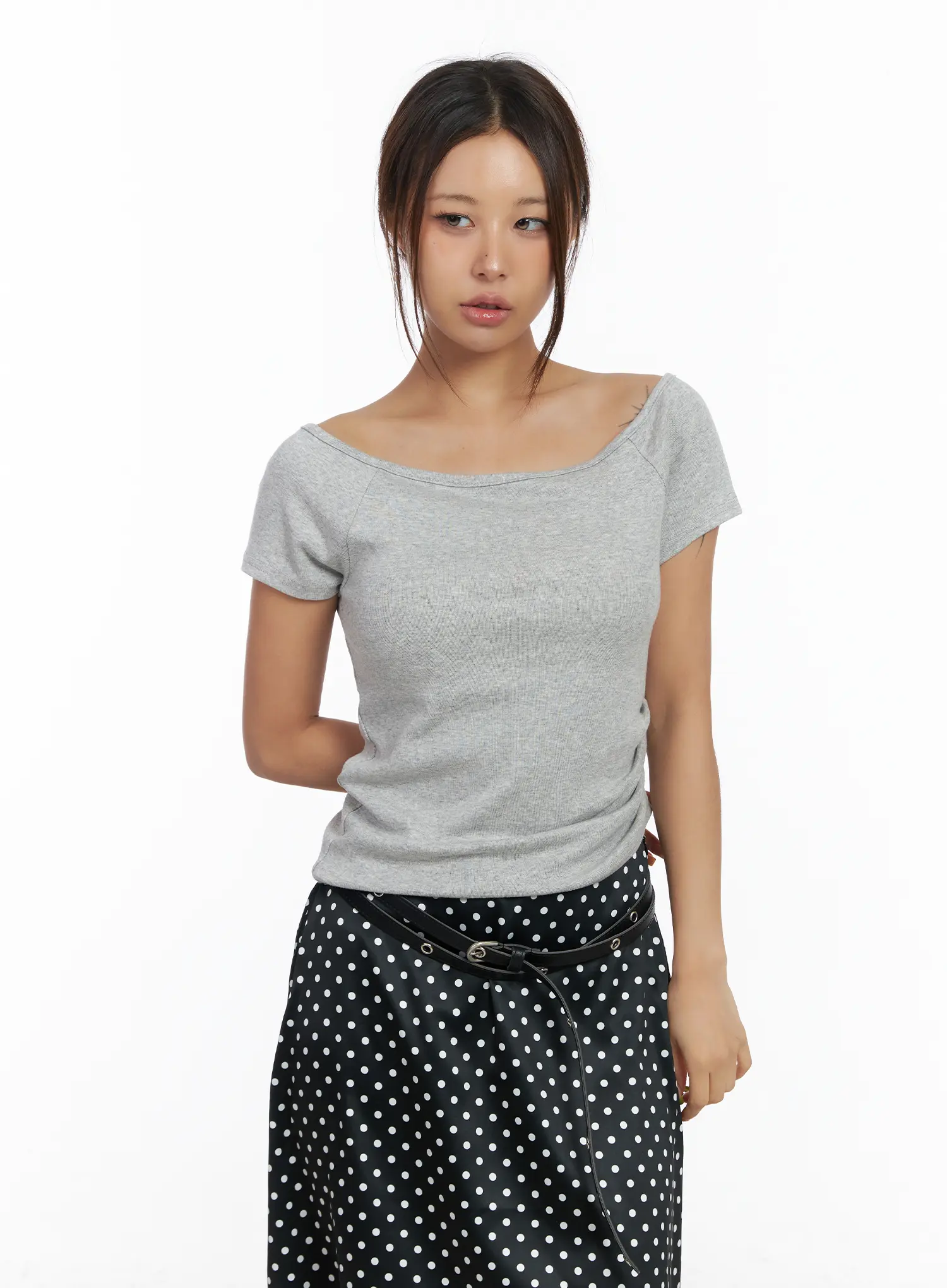 Casual Off-Shoulder Tee CM520 - Image 9