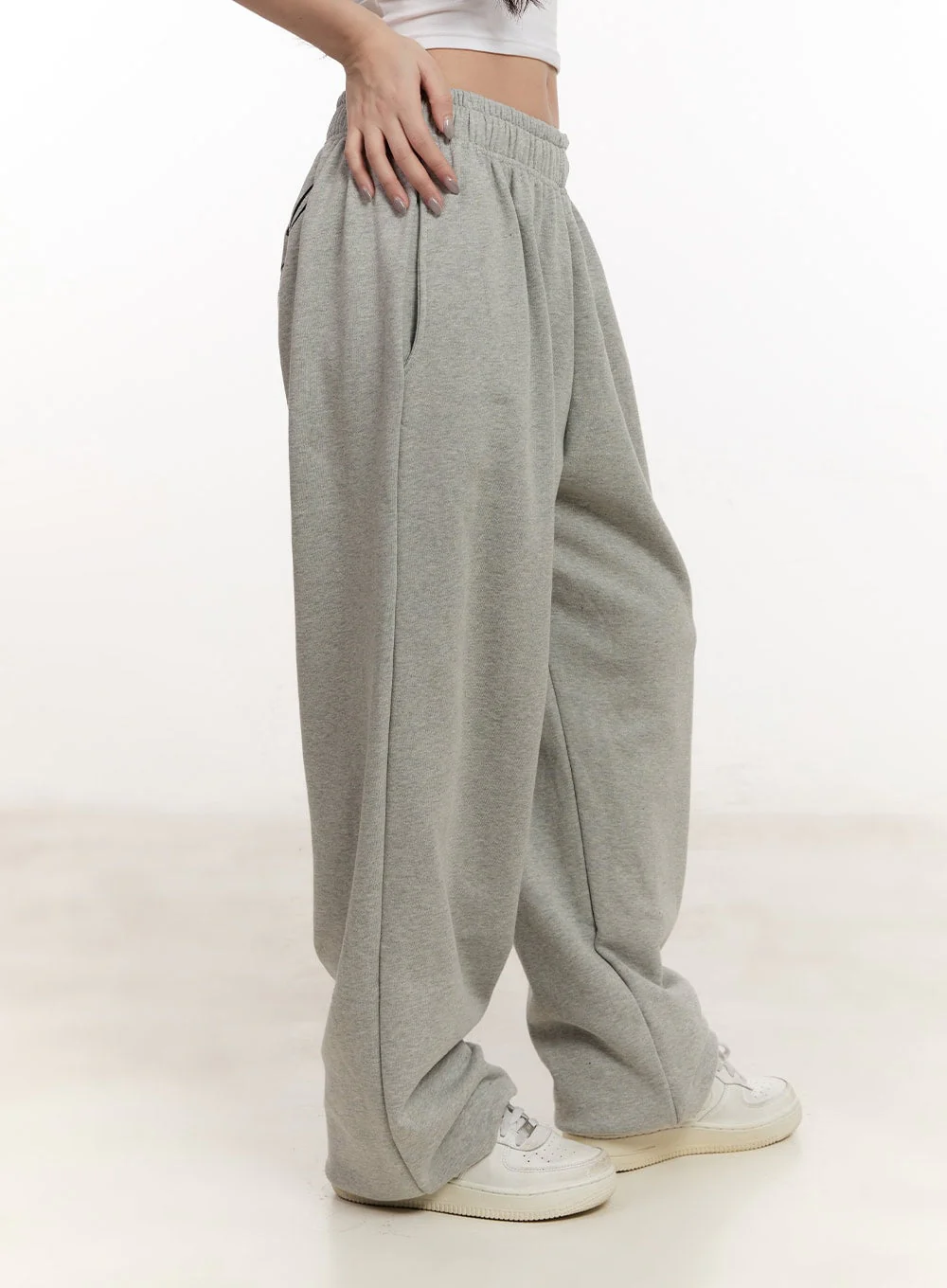 Embroidered Wide-Leg Sweatpants CM507 - Image 4
