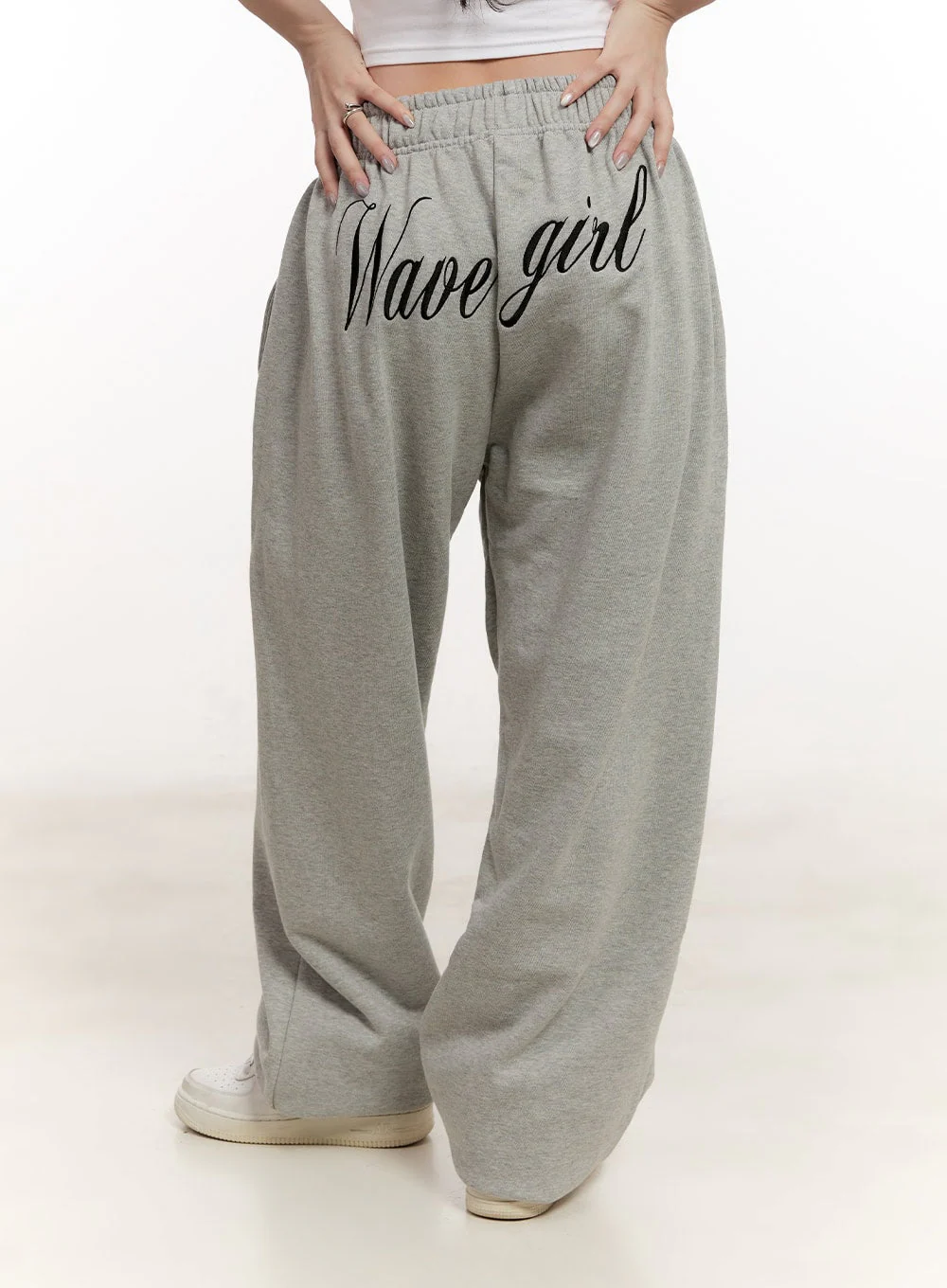 Embroidered Wide-Leg Sweatpants CM507 - Image 9