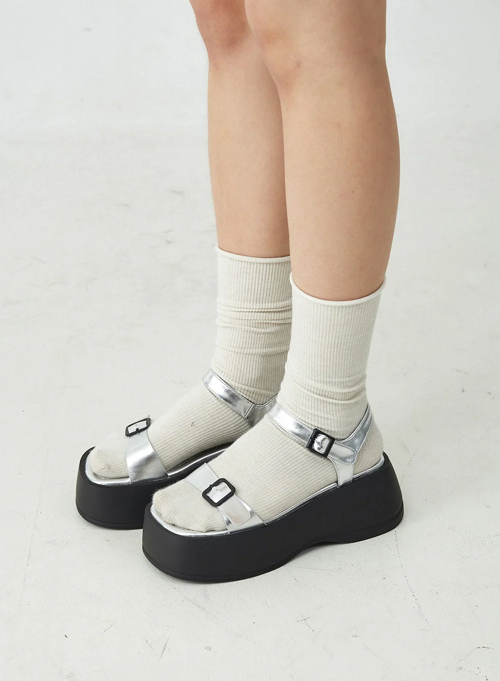 Glossy Double Buckled Chunky Platform Sandals OU14 - Image 9