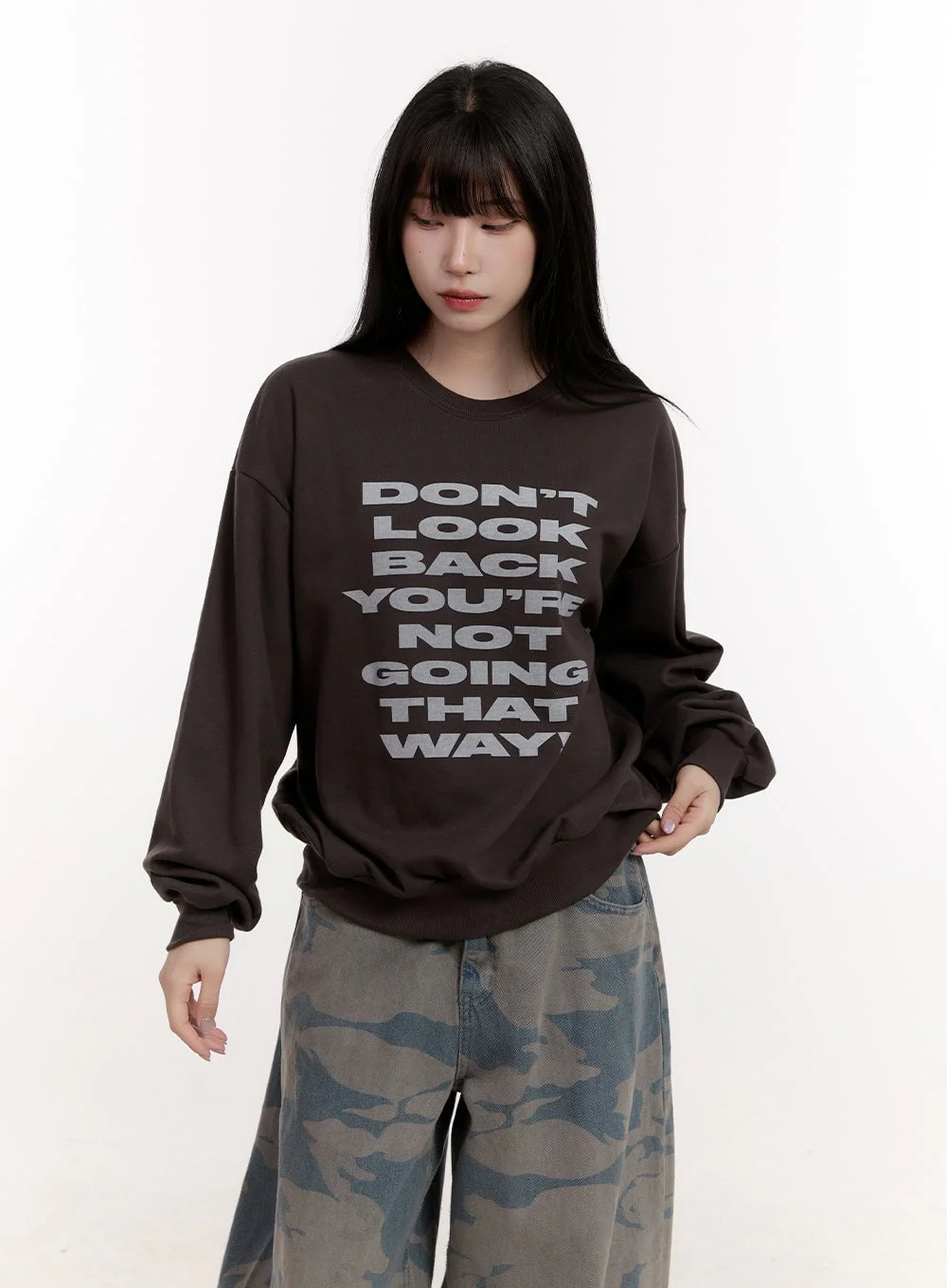 Graphic Loose-Fit Sweatshirt CJ529 - Image 8