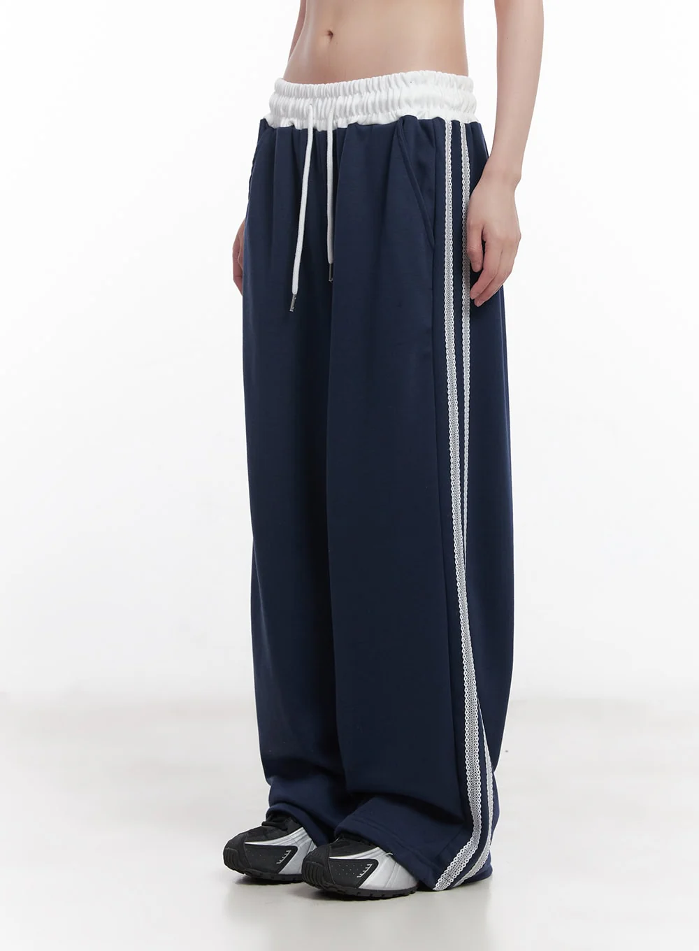 Lace-Striped Wide-Fit Sweatpants CU506 - Image 9