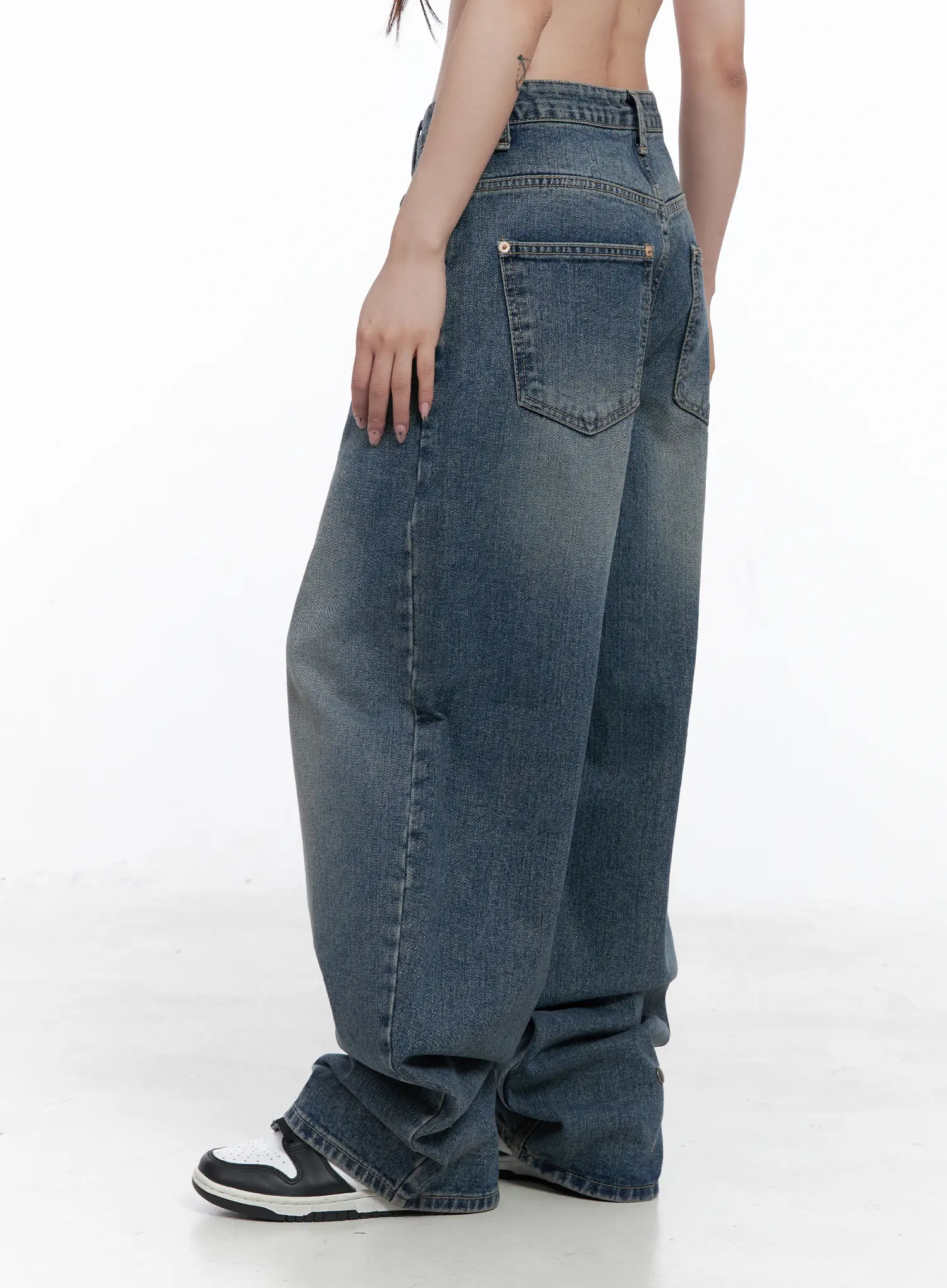 Laney Washed Wide-Leg Jeans CO520 - Image 3