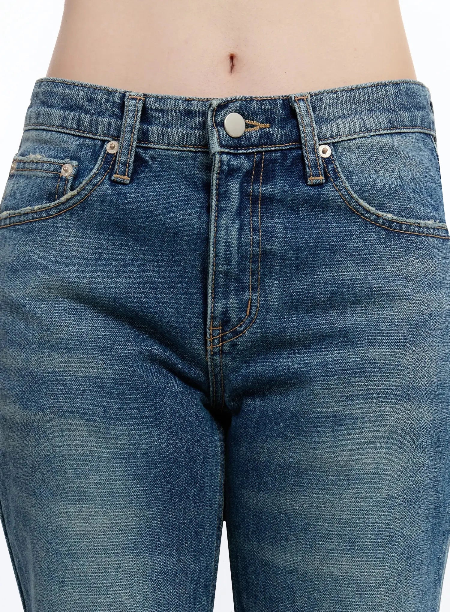 Layia Loose-Fit Flared Bootcut Jeans IM513 - Image 4