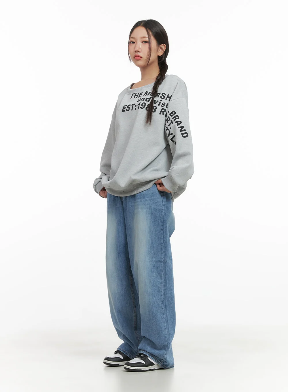 Lettered Crewneck Sweatshirt CO402 - Image 2