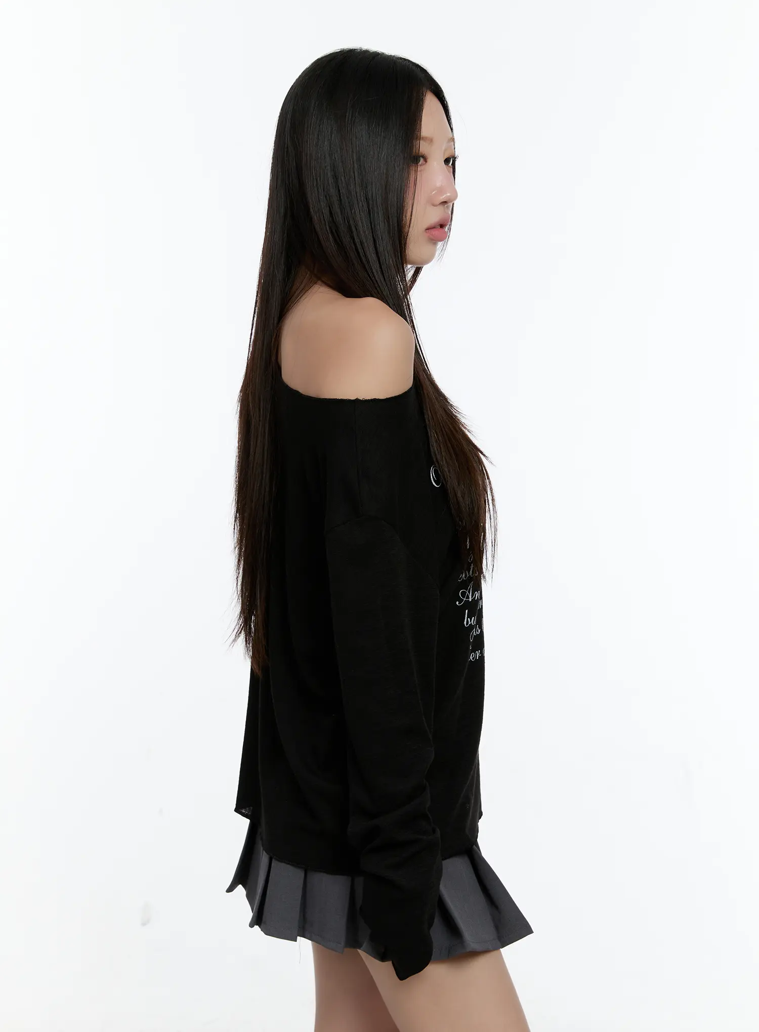 Lettering Off-Shoulder Long Sleeve CS517 - Image 6