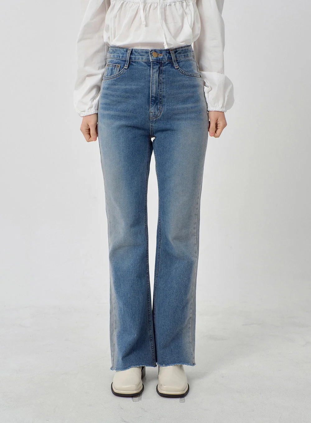 Light Washed Bootcut Jeans OD27 - Image 13