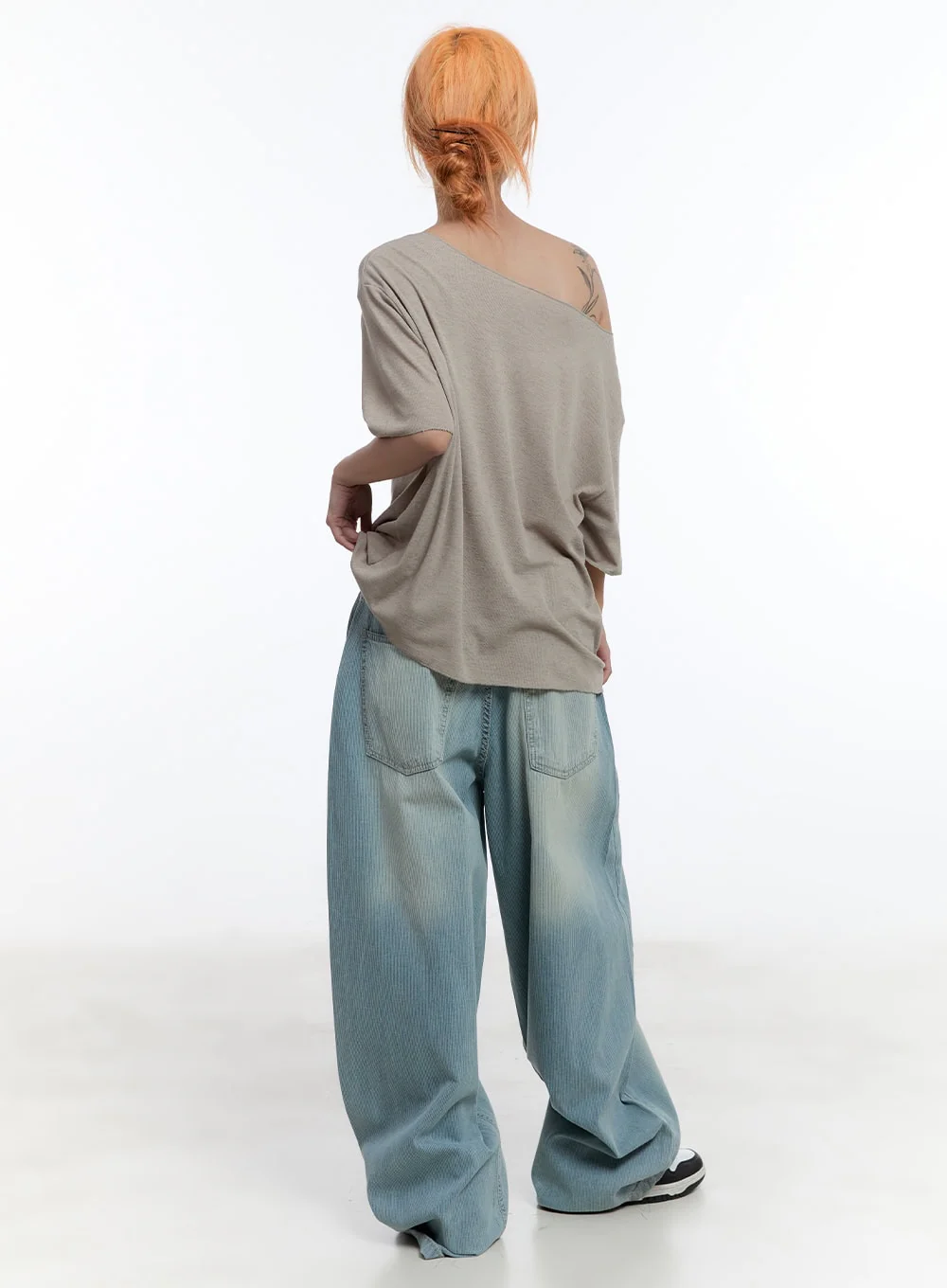Loose-Fit Graphic Off-Shoulder Tee CU502 - Image 7