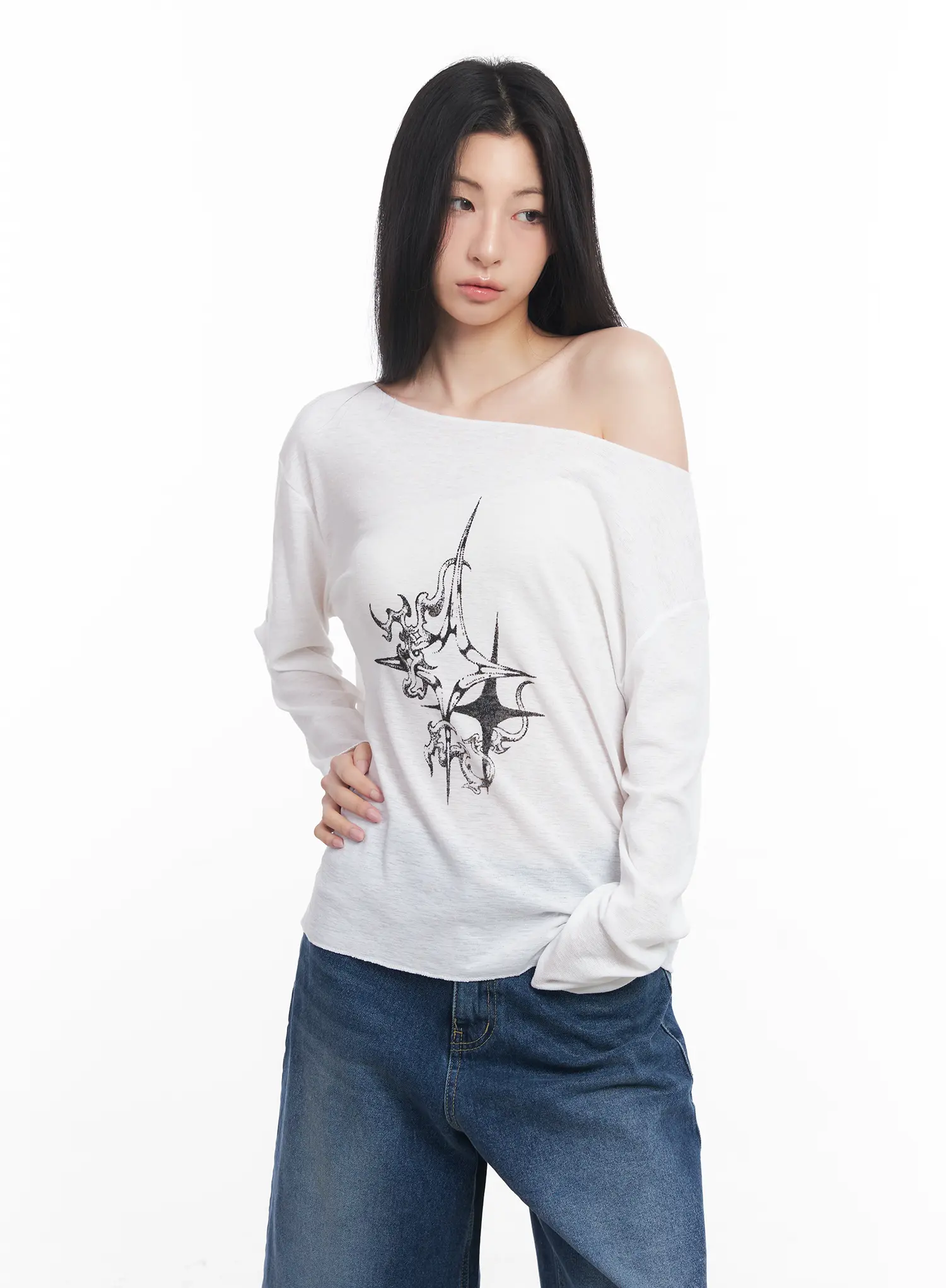Loose-Fit Long Sleeve Graphic Top CU510 - Image 2