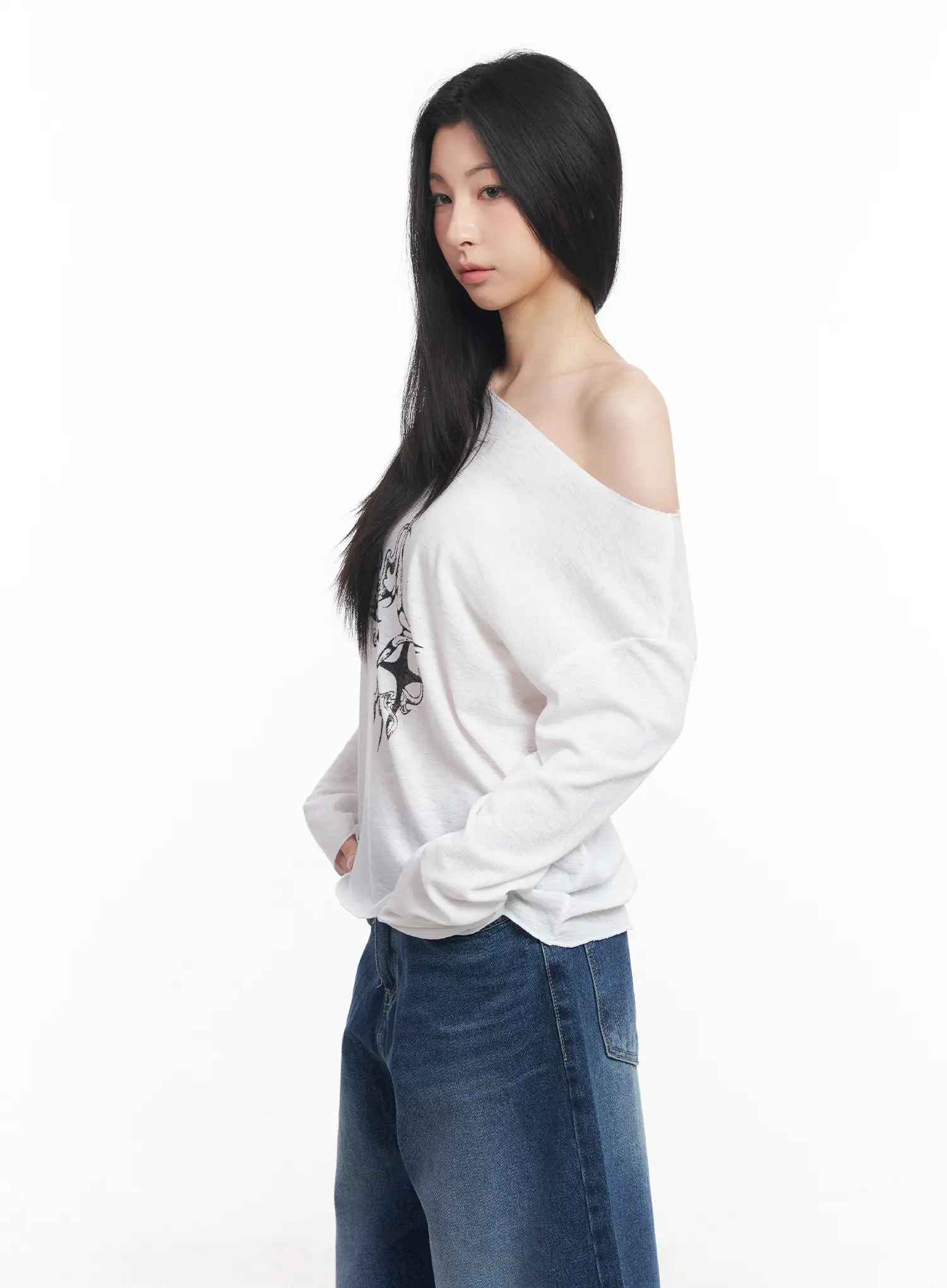 Loose-Fit Long Sleeve Graphic Top CU510 - Image 5