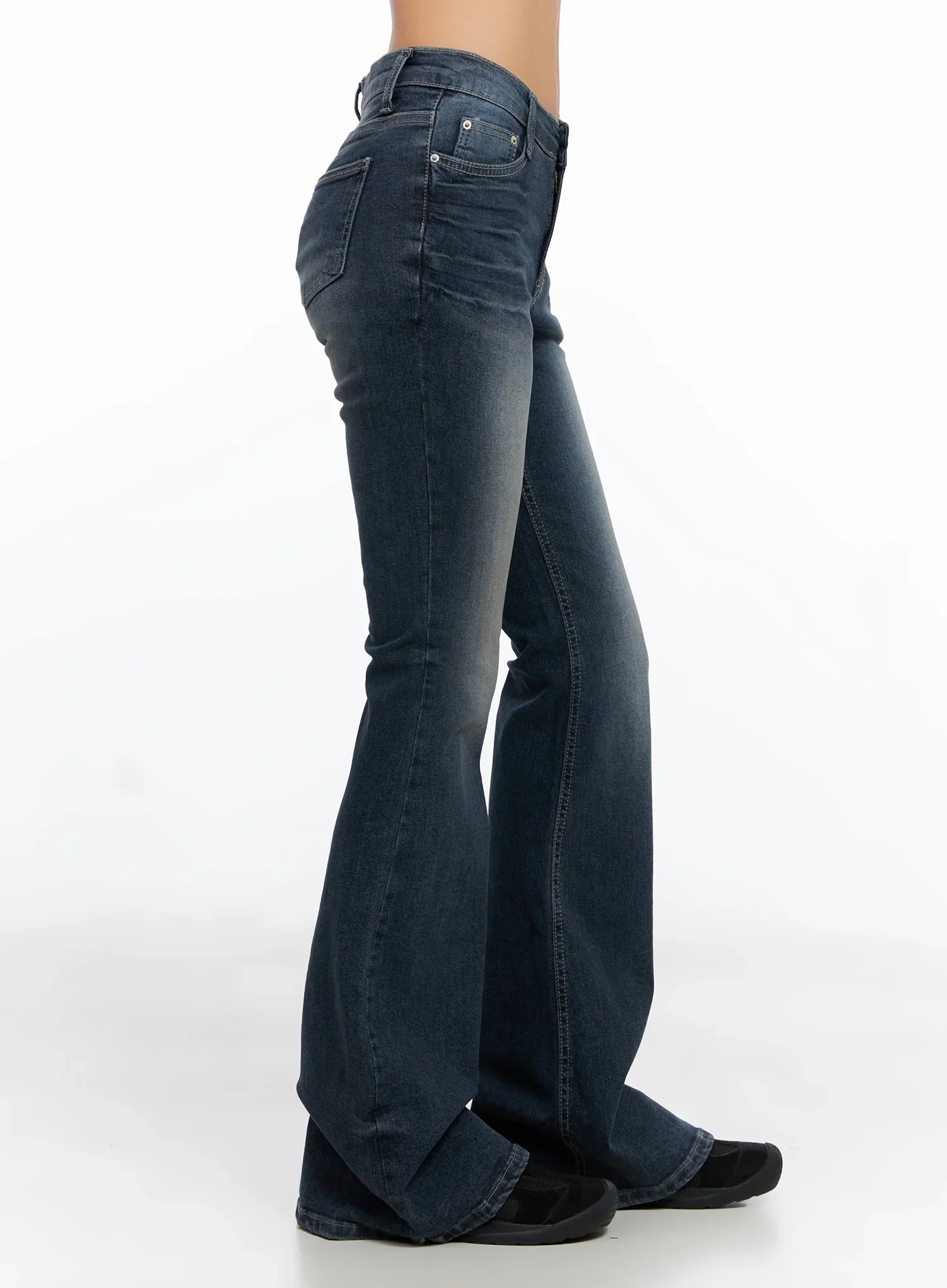 Melina Low-Rise Flare Jeans CO514 - Image 4