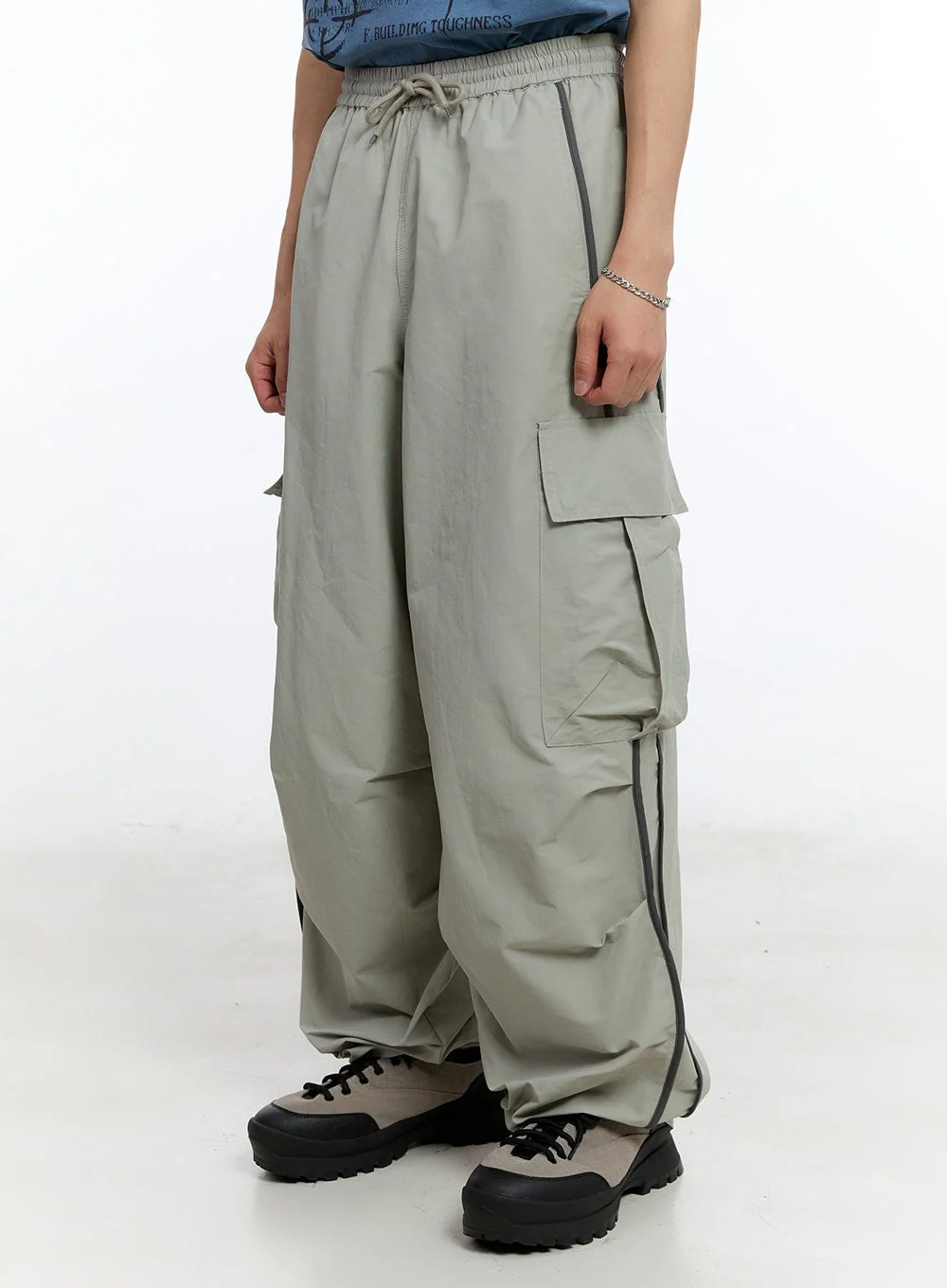 Men’s Cargo Balloon-Fit Windbreaker Pants IY530 - Image 3