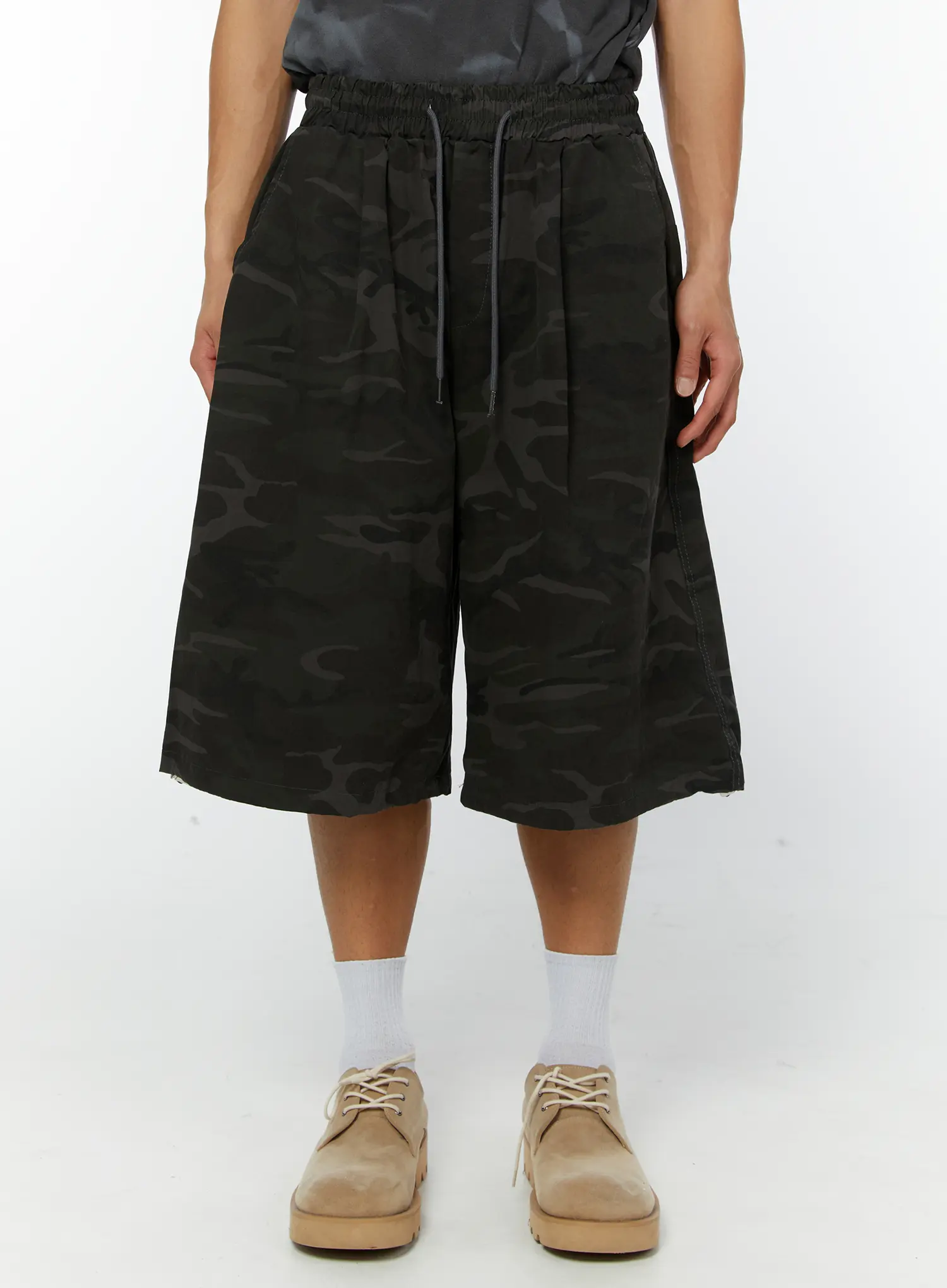 Men's Camo Bermuda Shorts (Dark Gray) IY513