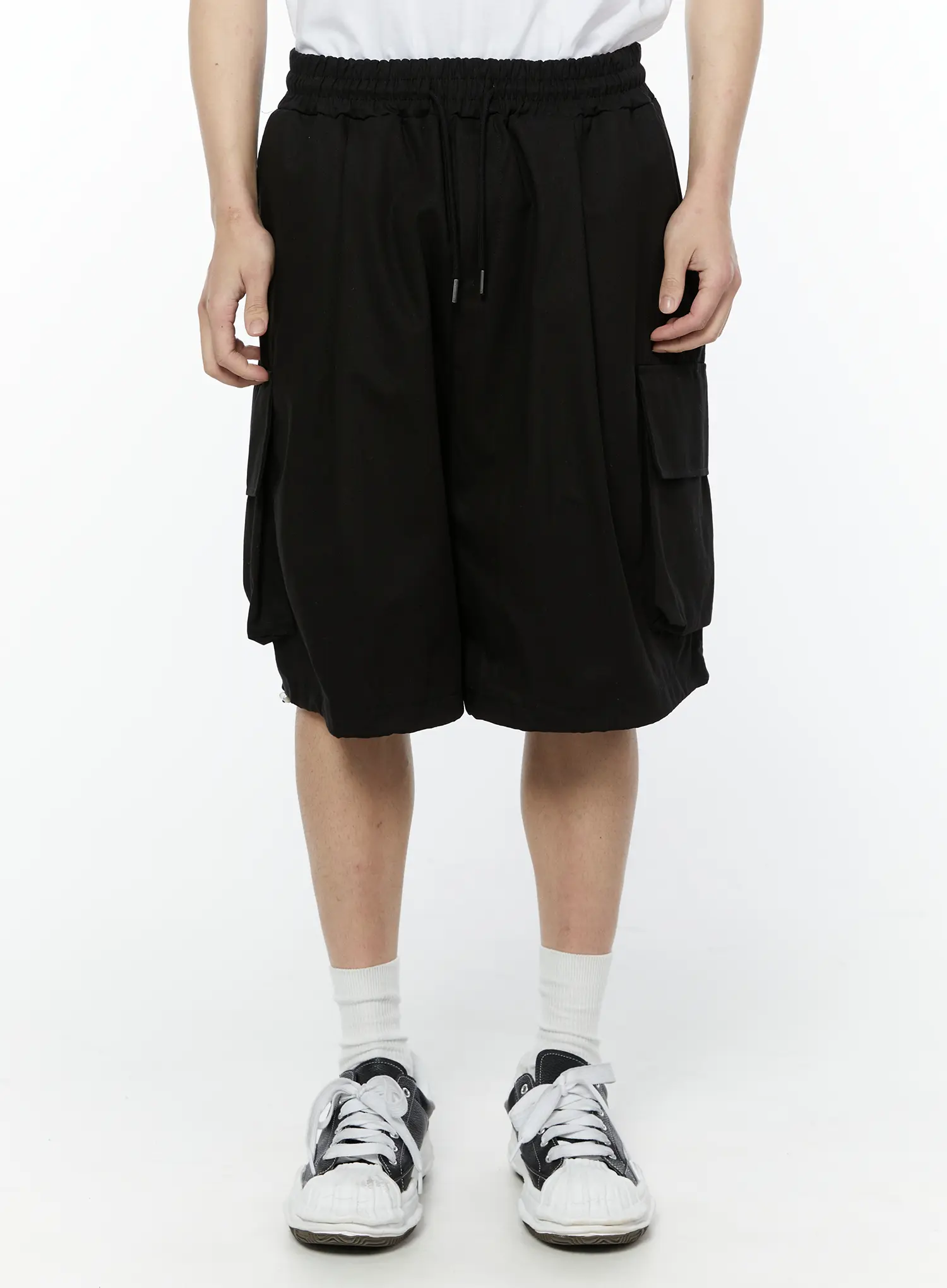 Men's Cargo Bermuda Shorts (Black) IY504 - Image 2