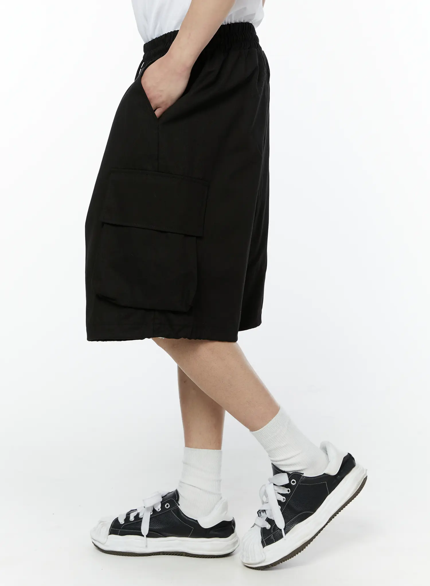 Men's Cargo Bermuda Shorts (Black) IY504 - Image 6