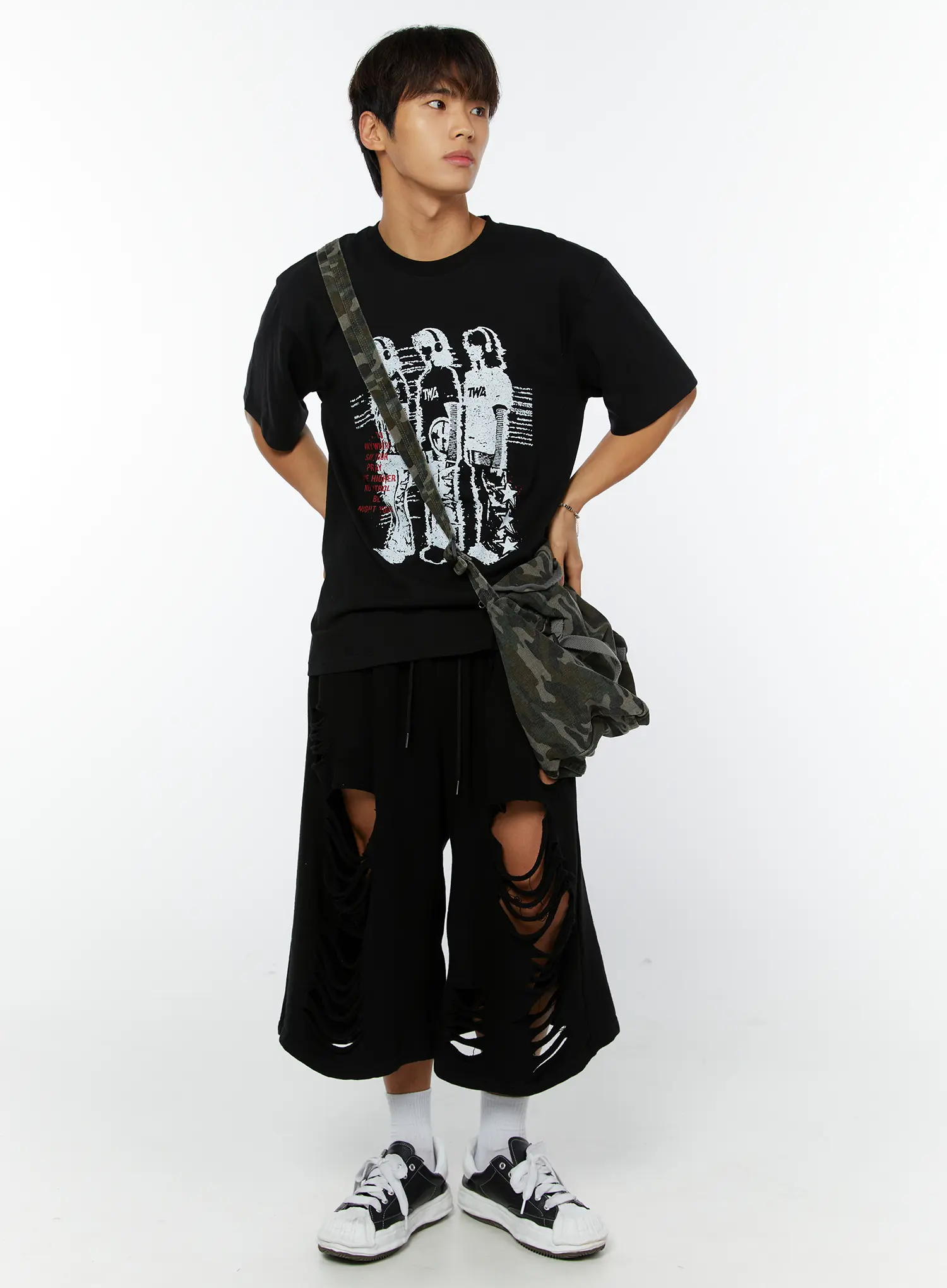 Men's Distressed Bermuda Shorts IY514 - Image 3