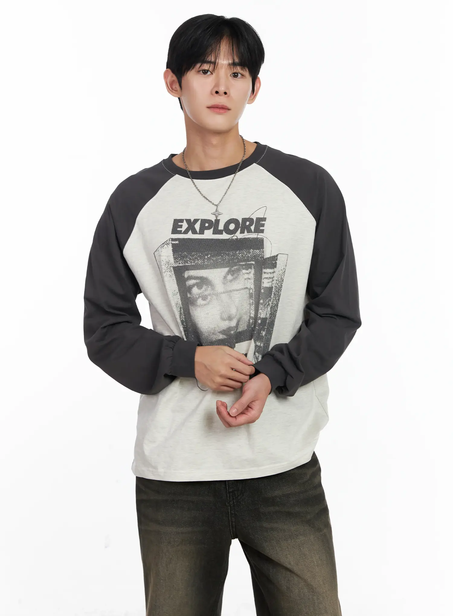 Men's Explore Graphic Long Sleeve Tee IJ521 - Image 9