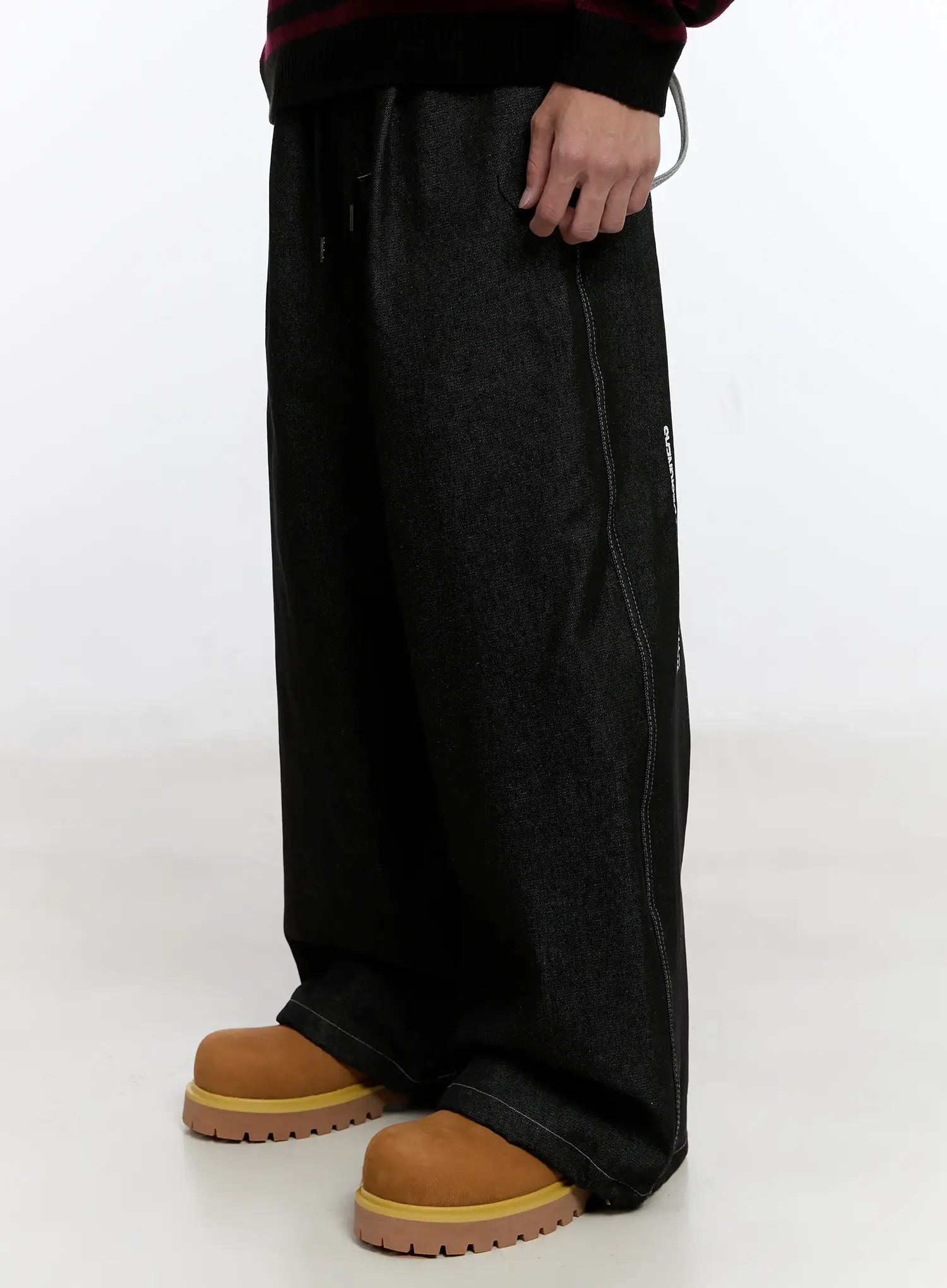 Men's Graphic Jeans (Black) IS529 - Image 5