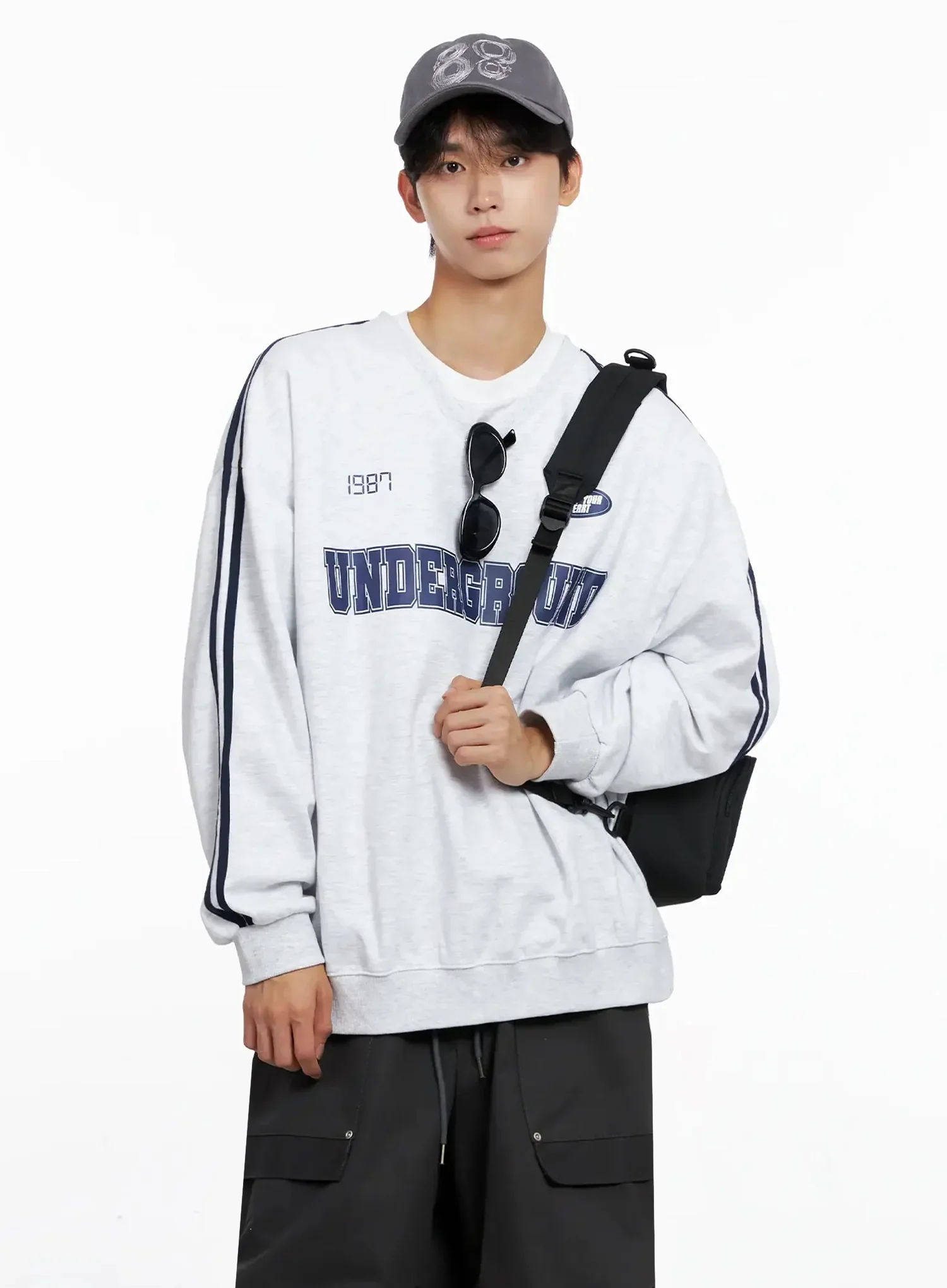 Men's Graphic V-Neck Sweatshirt IO516