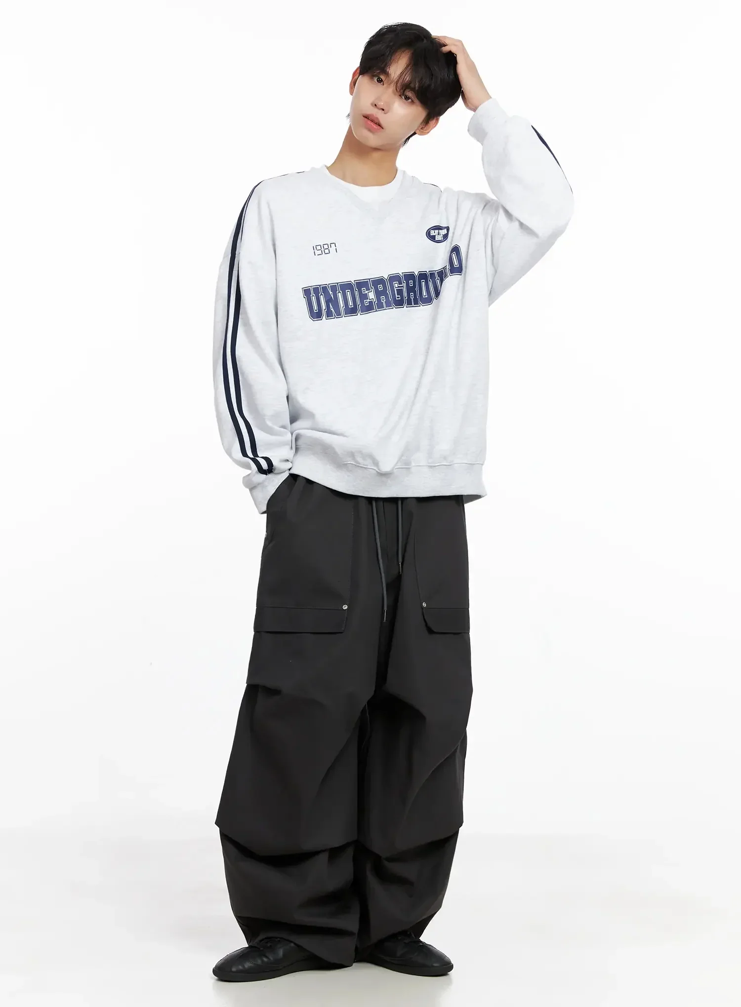 Men's Graphic V-Neck Sweatshirt IO516 - Image 4