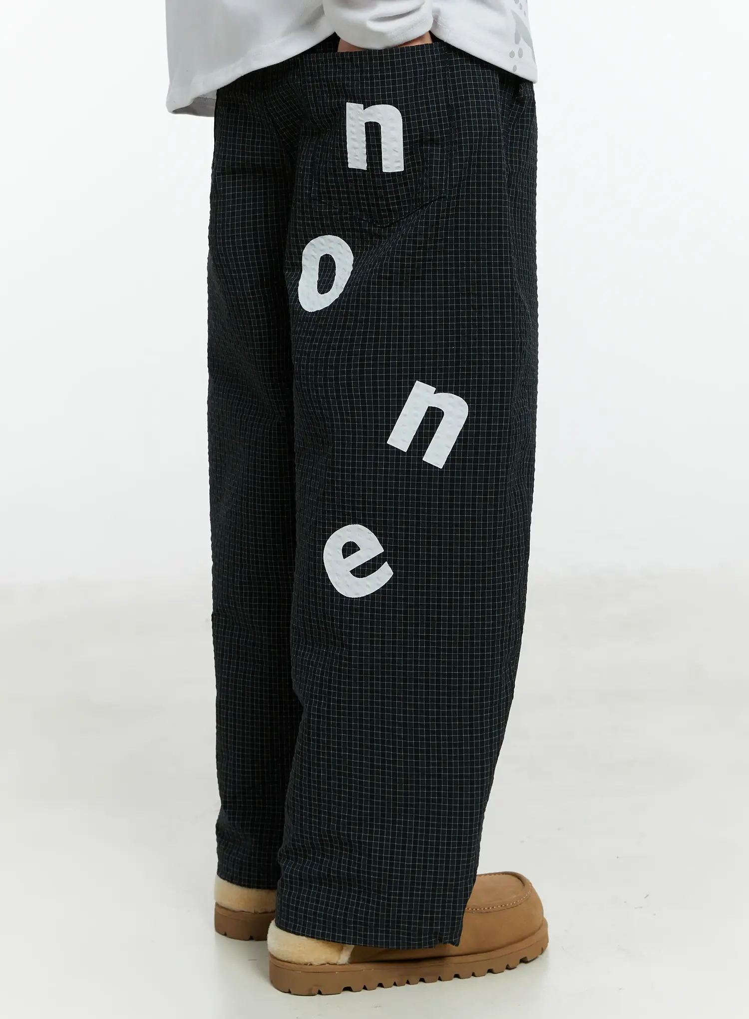 Men's Mini Check Pattern Pin-Tuck Wide Parachute Pants IF511 - Image 2