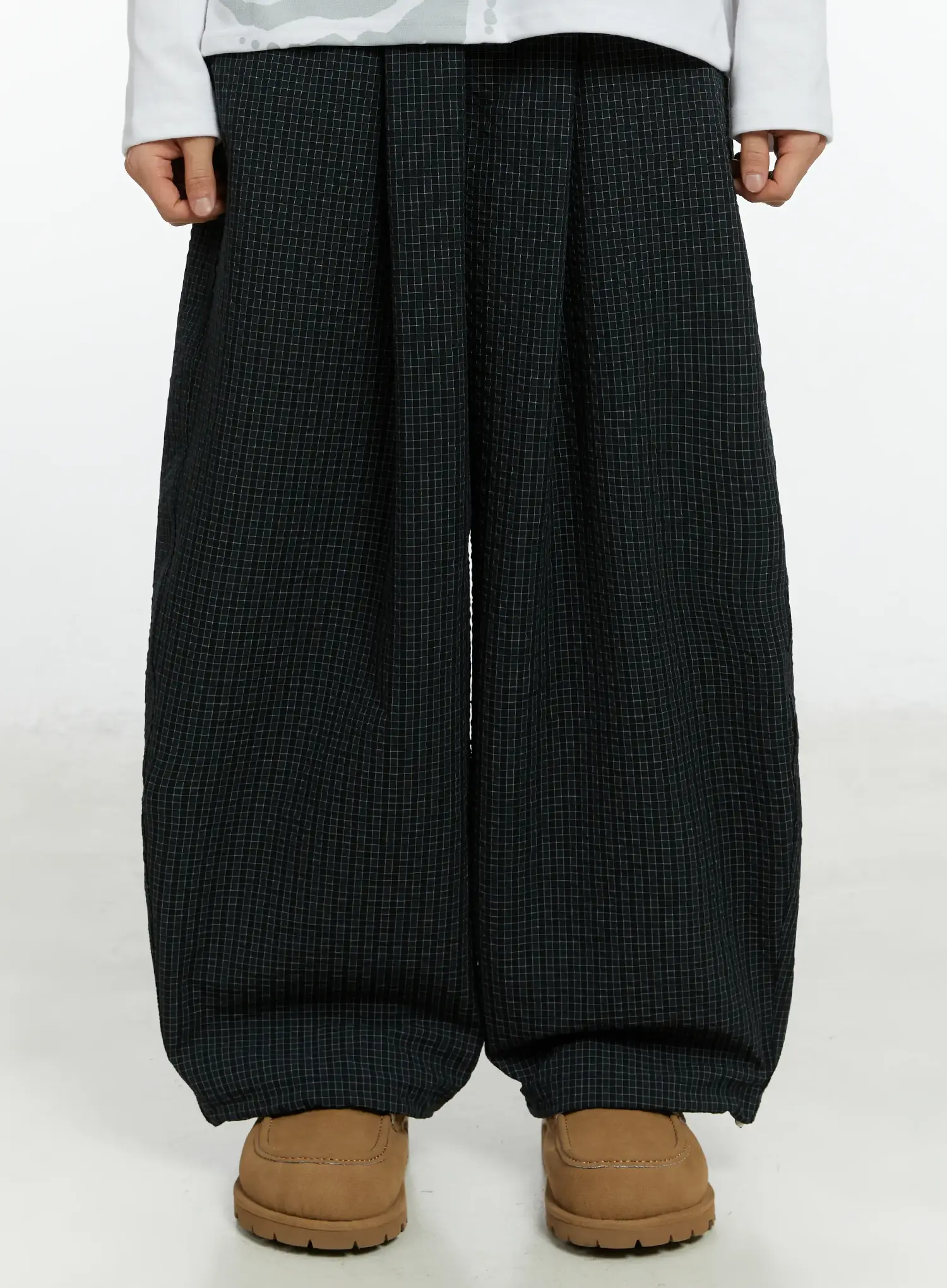 Men's Mini Check Pattern Pin-Tuck Wide Parachute Pants IF511 - Image 5