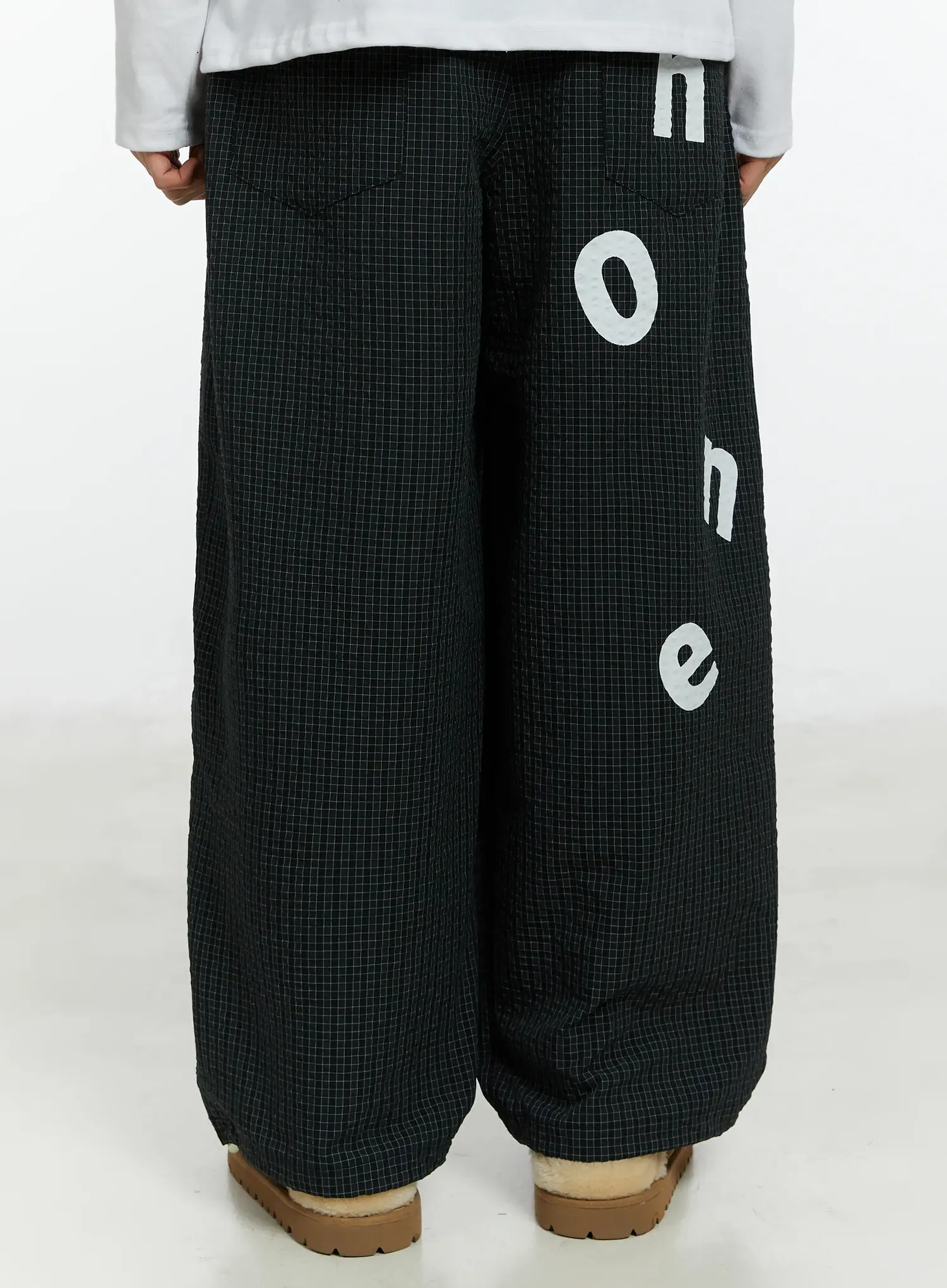 Men's Mini Check Pattern Pin-Tuck Wide Parachute Pants IF511 - Image 9