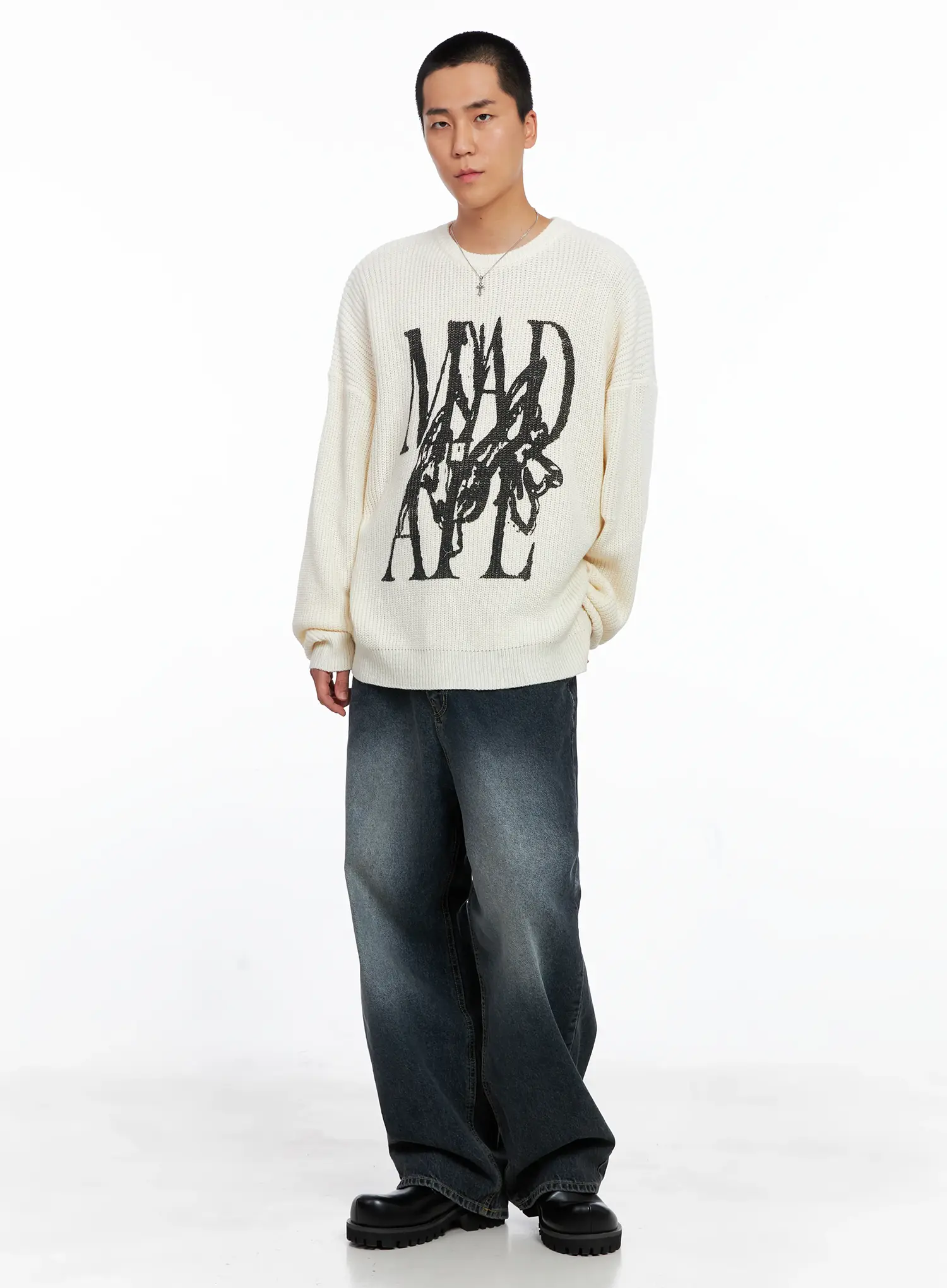 Men's Relaxed-Fit Washed Jeans IS509 - Image 2