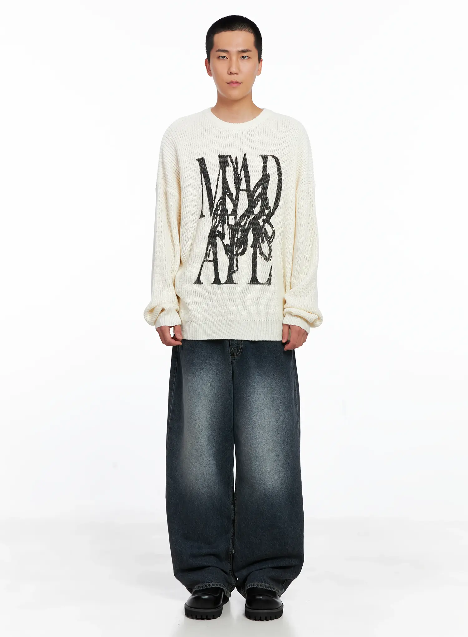 Men's Relaxed-Fit Washed Jeans IS509 - Image 3