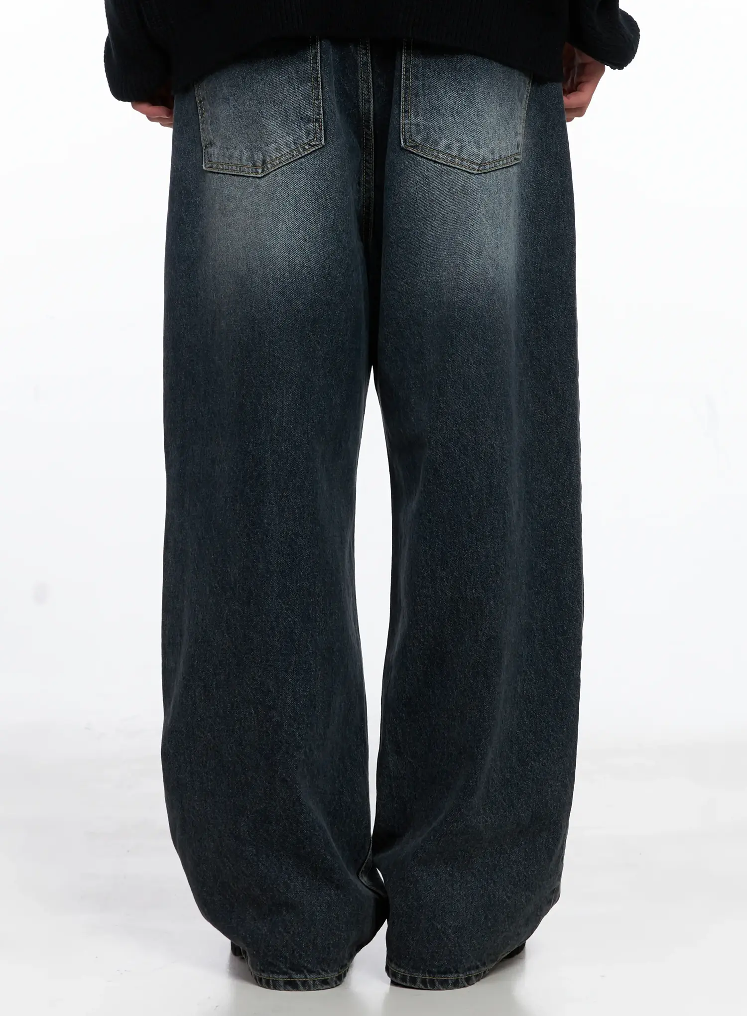 Men's Relaxed-Fit Washed Jeans IS509 - Image 8