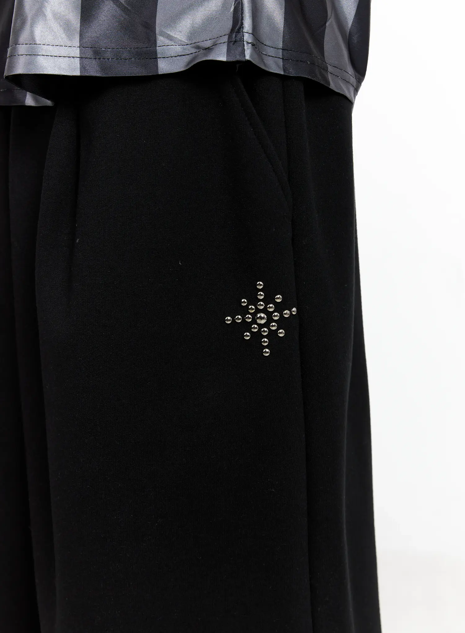 Men's Studded Bermuda Shorts IG511 - Image 2