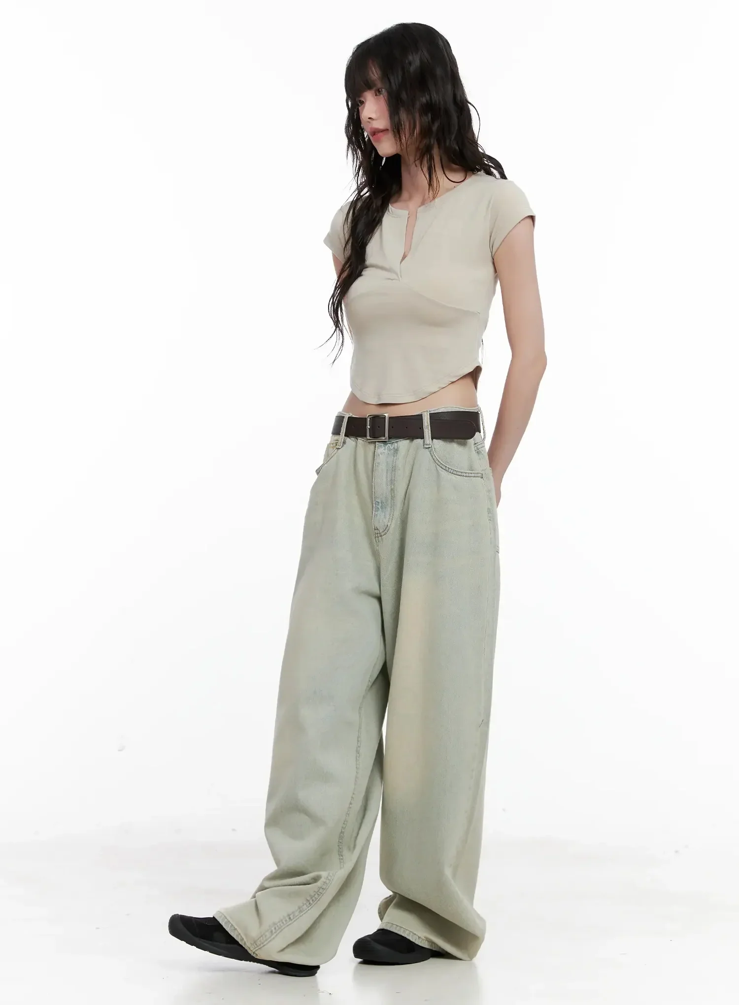 Minimalist V-Neck Crop Top IL531 - Image 12