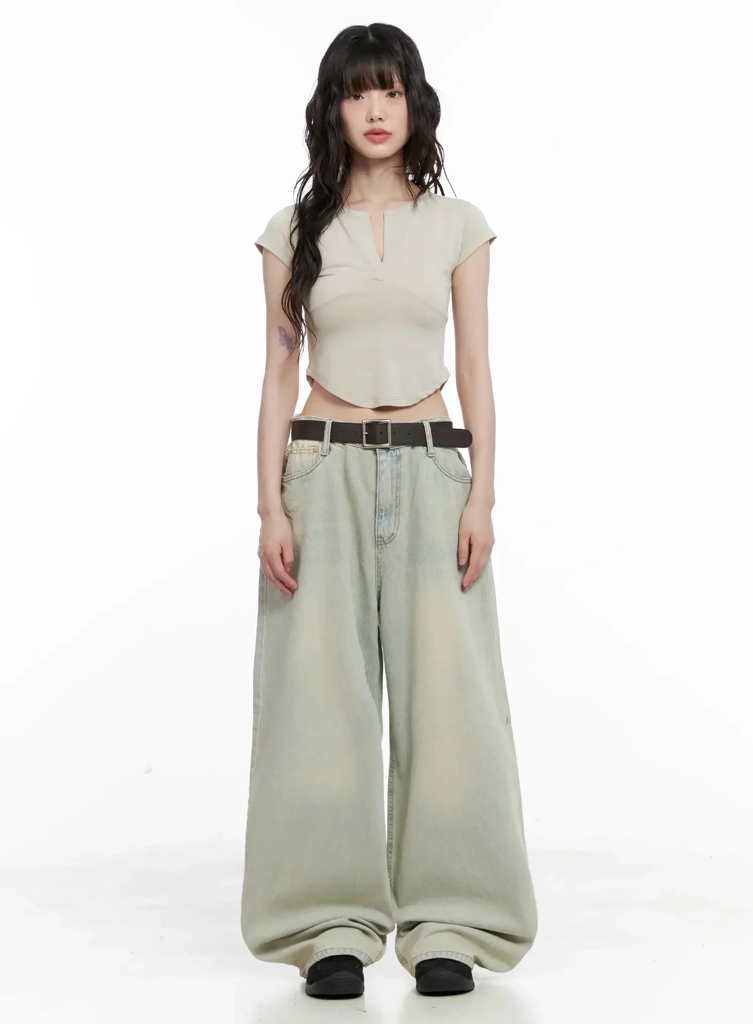 Minimalist V-Neck Crop Top IL531 - Image 5