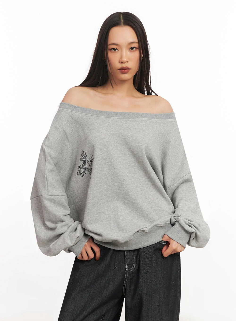 Off-Shoulder Cross Graphic Sweatshirt IA507 - Image 10